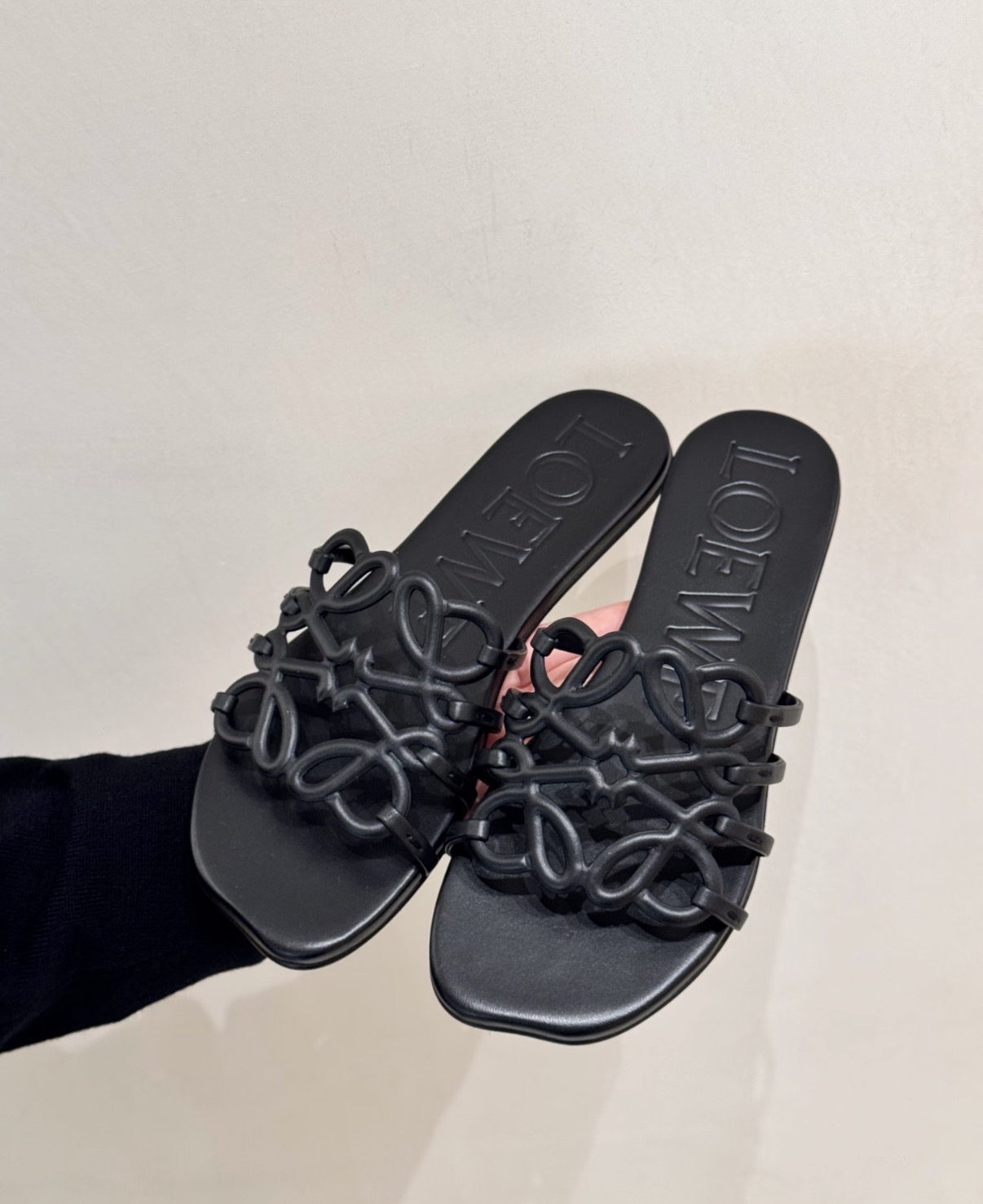 折扣優惠 🫧訂貨❤️LOEWE Anagram 皮質涼鞋 Size 36/37/38/39/40