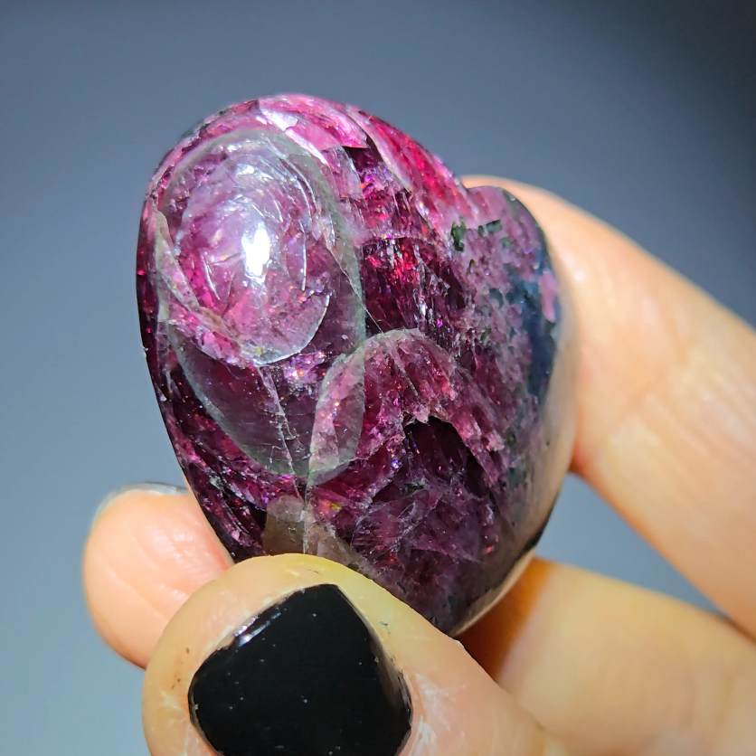 Almandine garnet heart with blue kyanite - GAR97