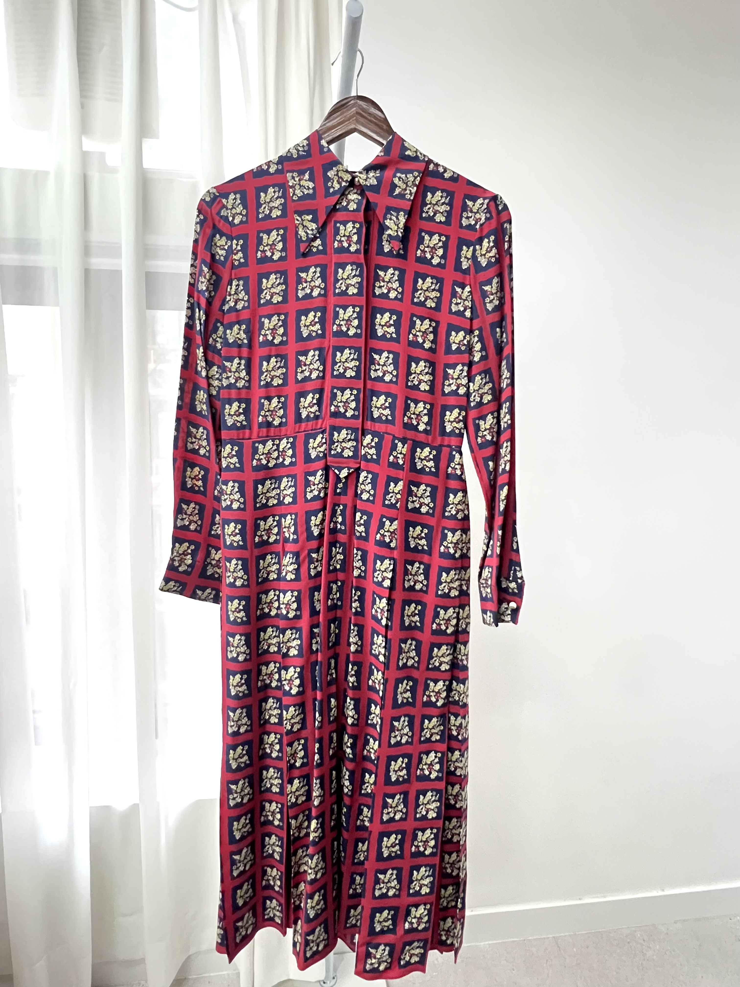 Pre-Owned GUCCI Geometric Flower Print Silk Midi Shirt Dress / Product Code: 26051909