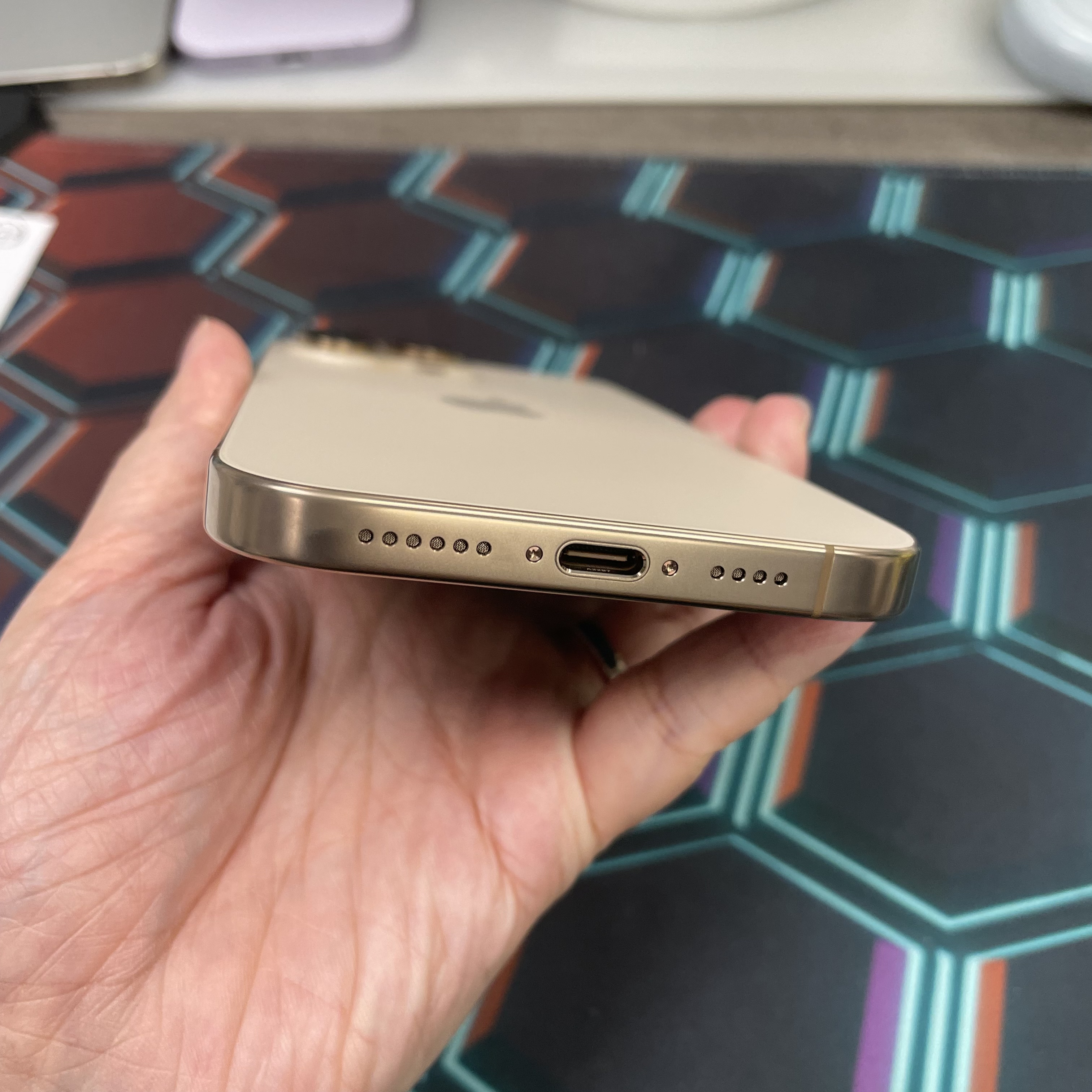 *8291 16 pro max 全新官換機 256GB 電100 沙色 gold