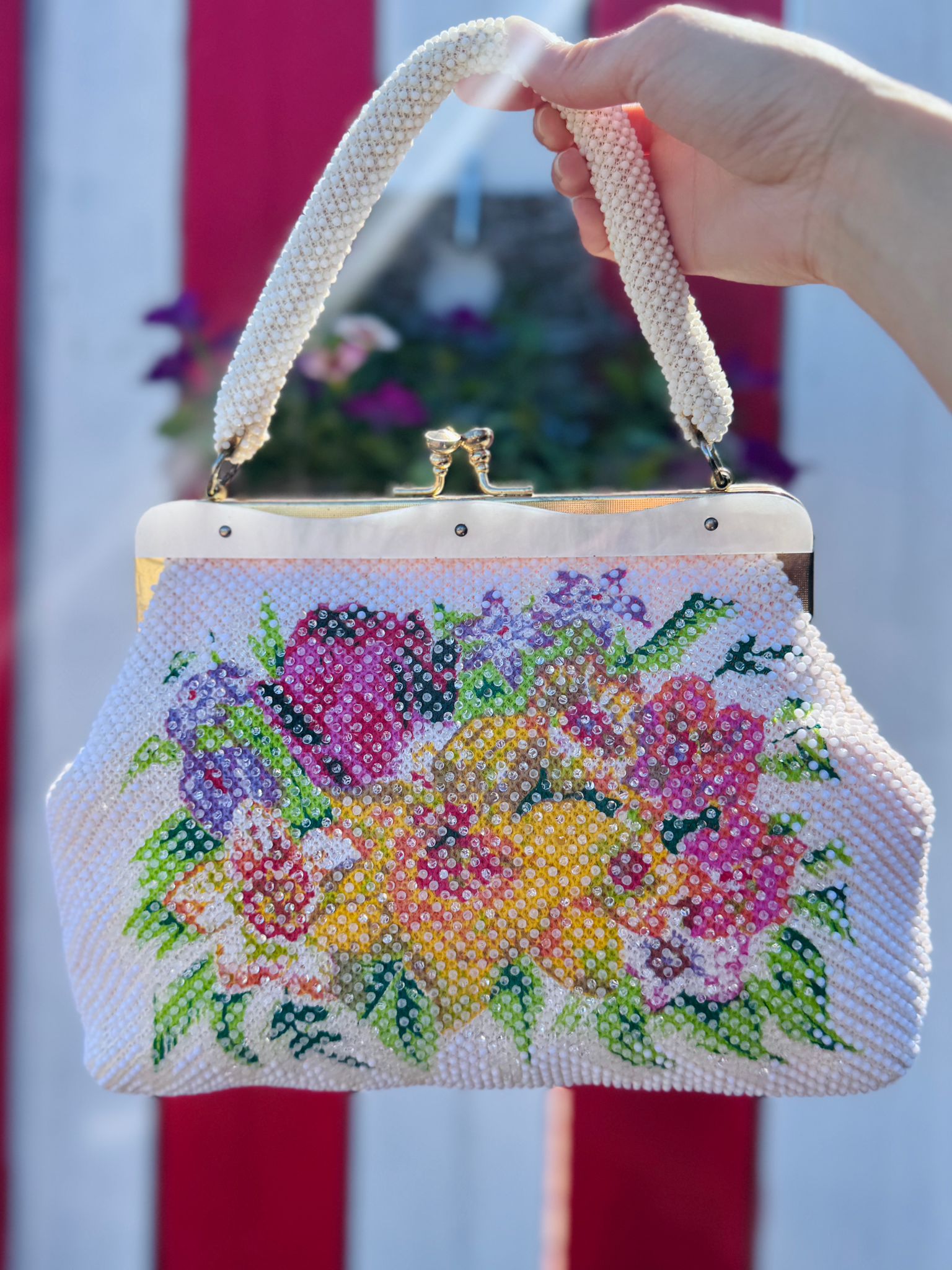 Unmarked C.a. 1960s Made in Hong Kong "Sugar-Coated" Floral Bead Bag (MT2597)
