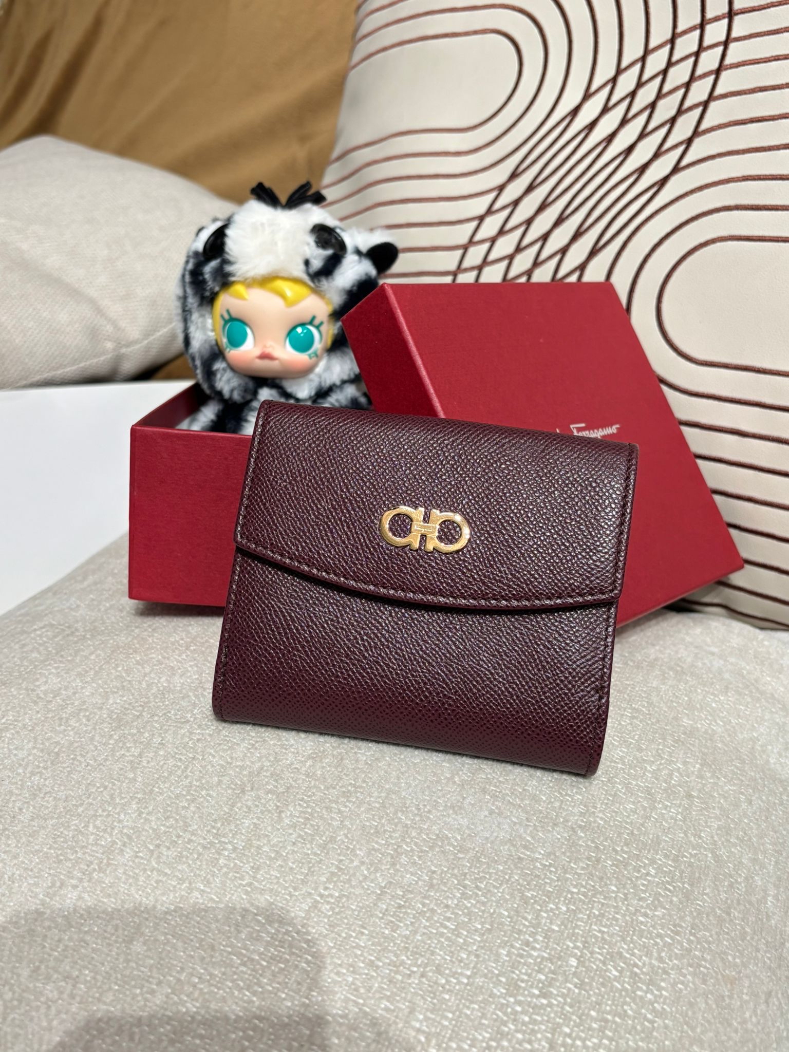 Salvatore Ferragamo campact wallet  100%Authentic,全新 ✅nfc ,booklet✅box