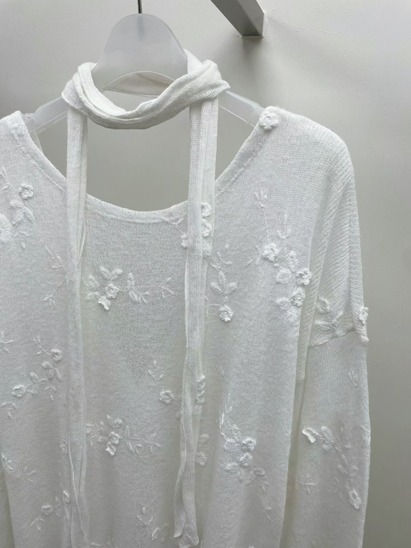 Two-way knot embroidered top (Ivory)