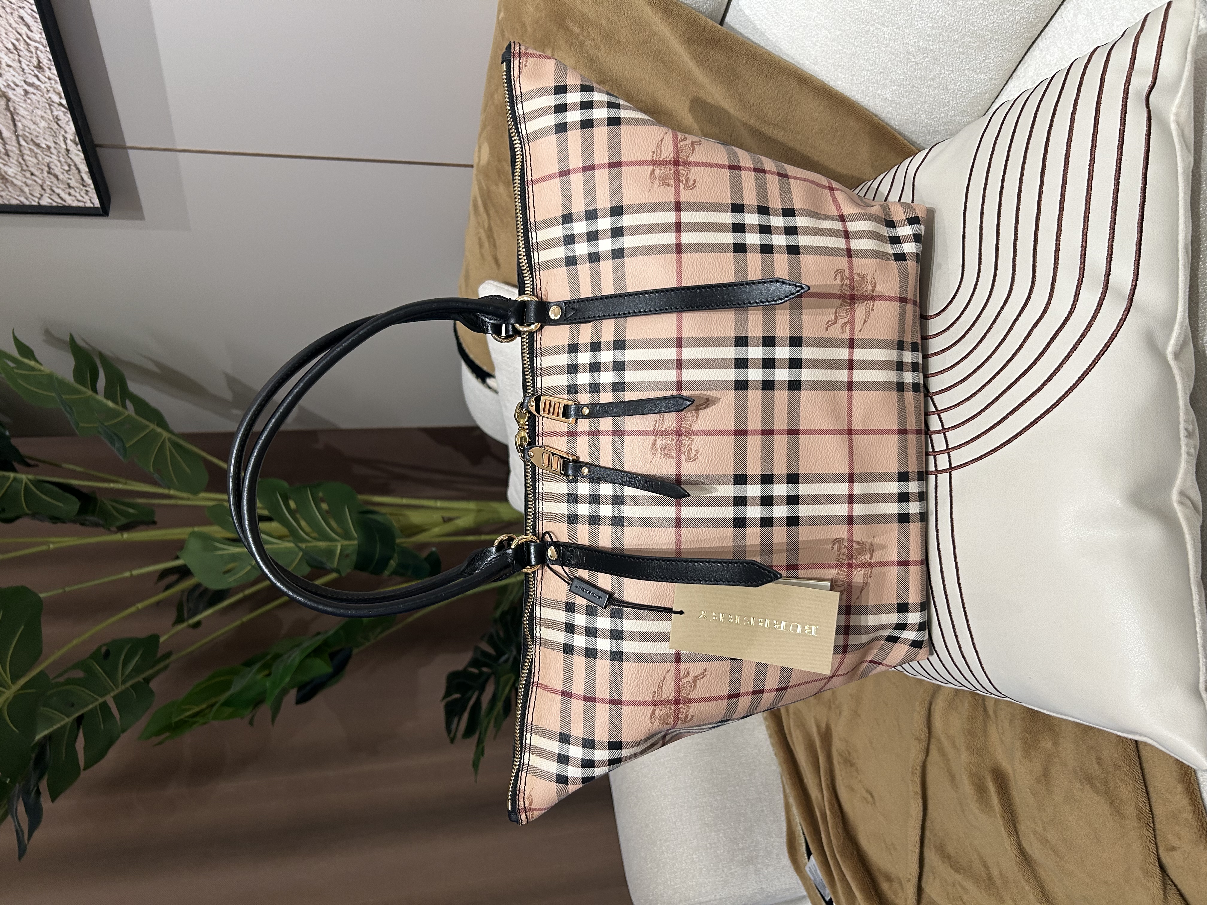 Burberry Tote Bag 100%Authentic, Unused ✅Tag✅Dust bag