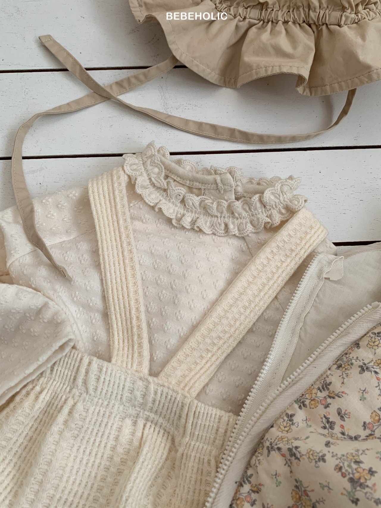 🌸預訂 韓國直送🌸🇰🇷BEBEHOLIC三色提花蕾絲花邊領長袖上衣