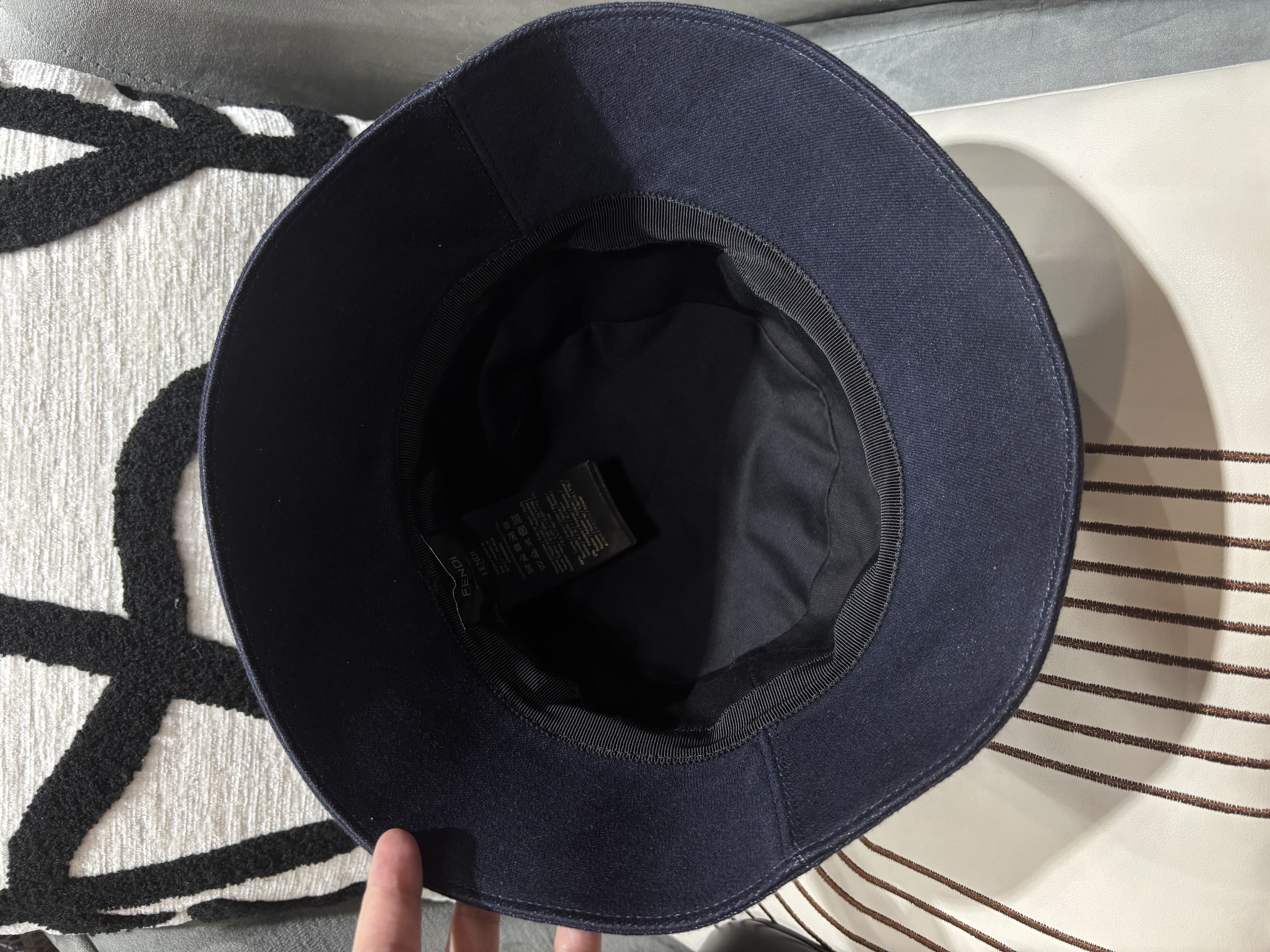 Fendi Denim bucket Hat Size: M 100%Authentic ,unused 未使用品☑️dust bag 