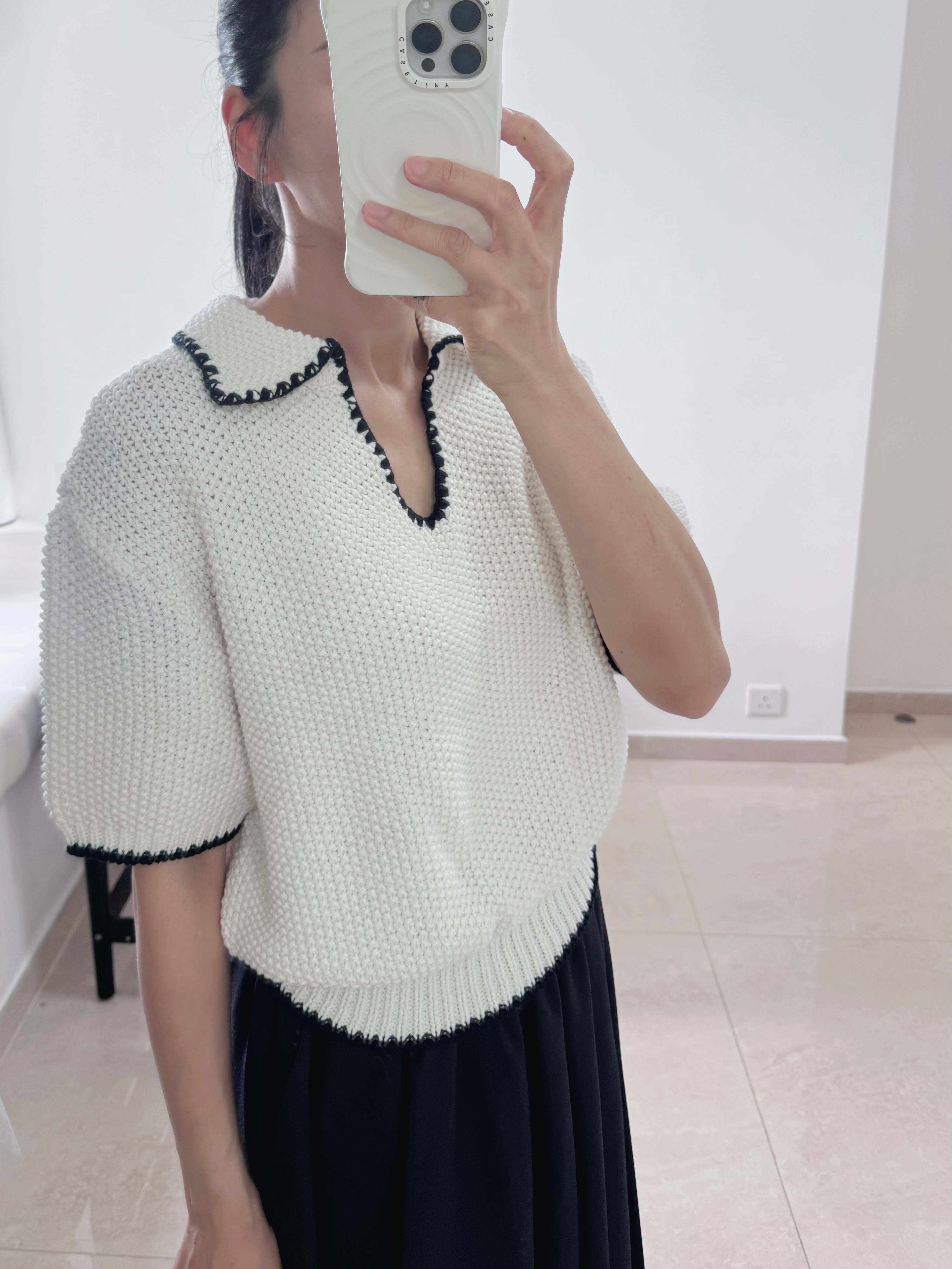 Embroidered collar knitted top (Ivory)