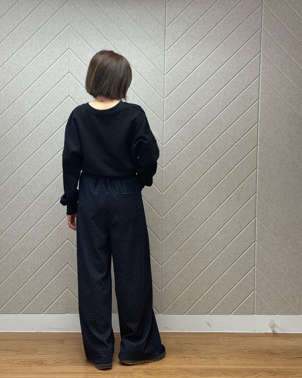 斜紋絨布闊身直腳褲