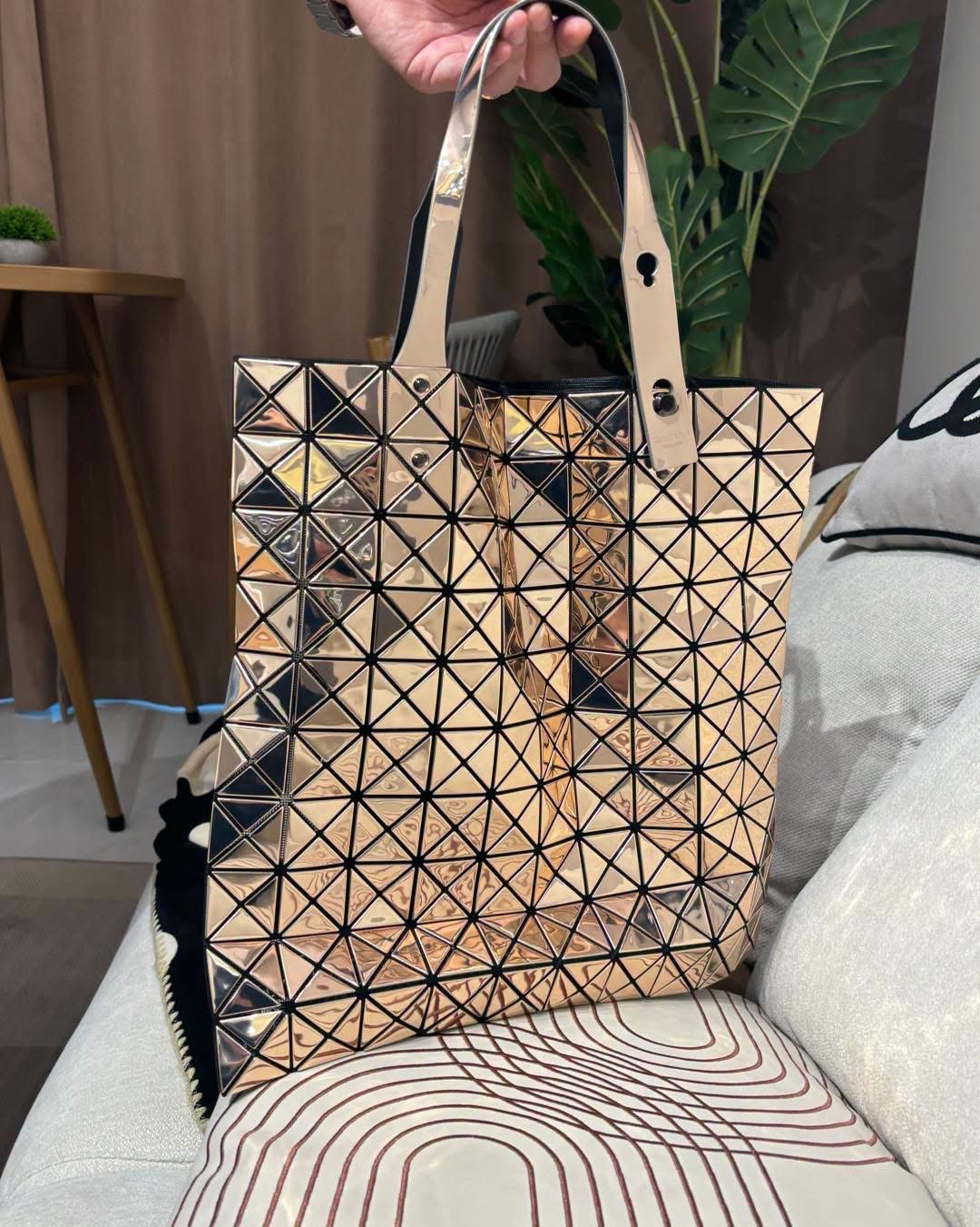 Issey miyake bao bao tote bag, 100%Authentic,98%new ✅dust bag