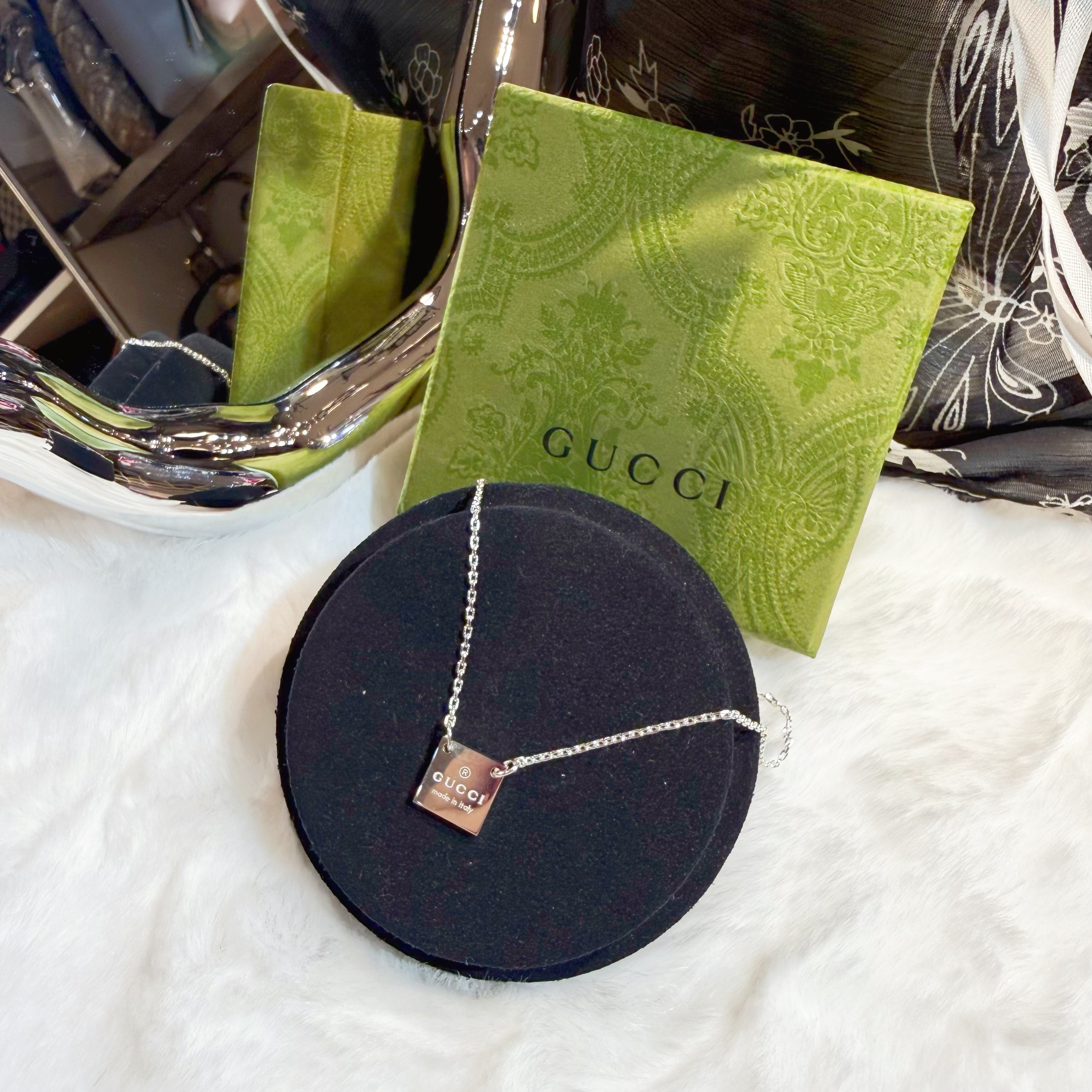 Gucci trademark square necklace 925