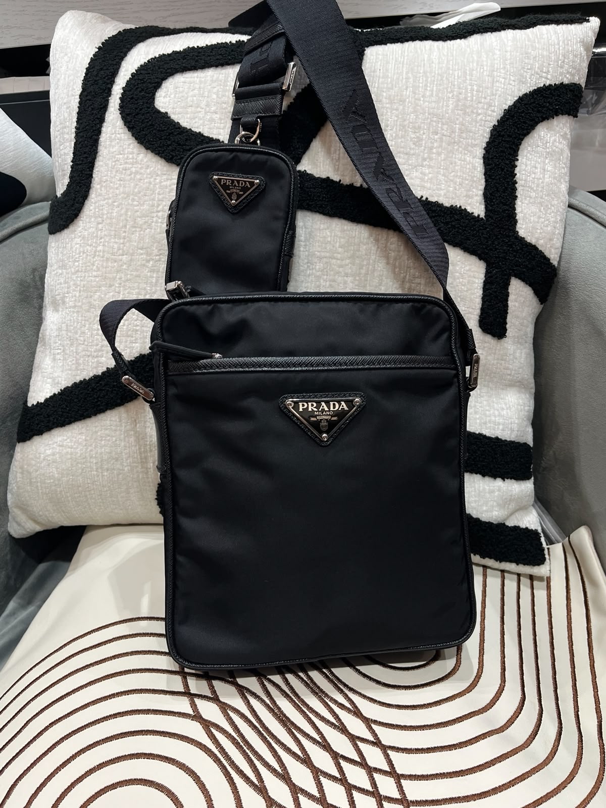PRADA Re-Nylon Shoulder Bag 2VH112 black 100%Authentic, 98%new ✅card booklet ✅dust bag 