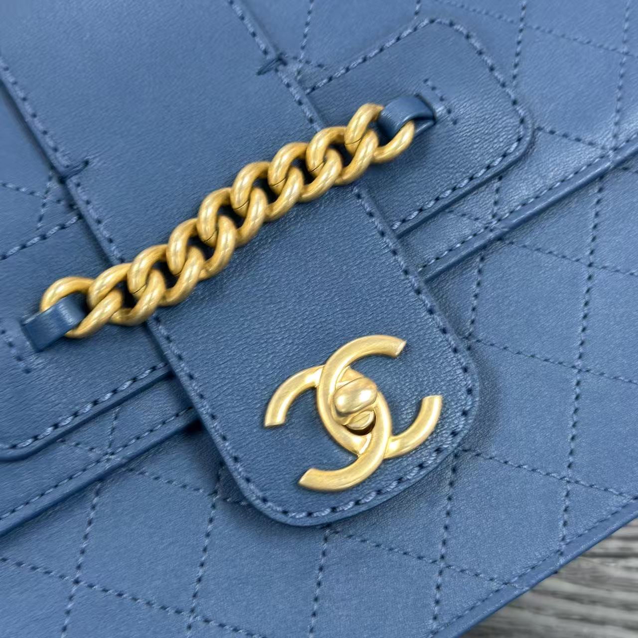 Chanel 山羊皮藍色金扣  罕有藍色中古風