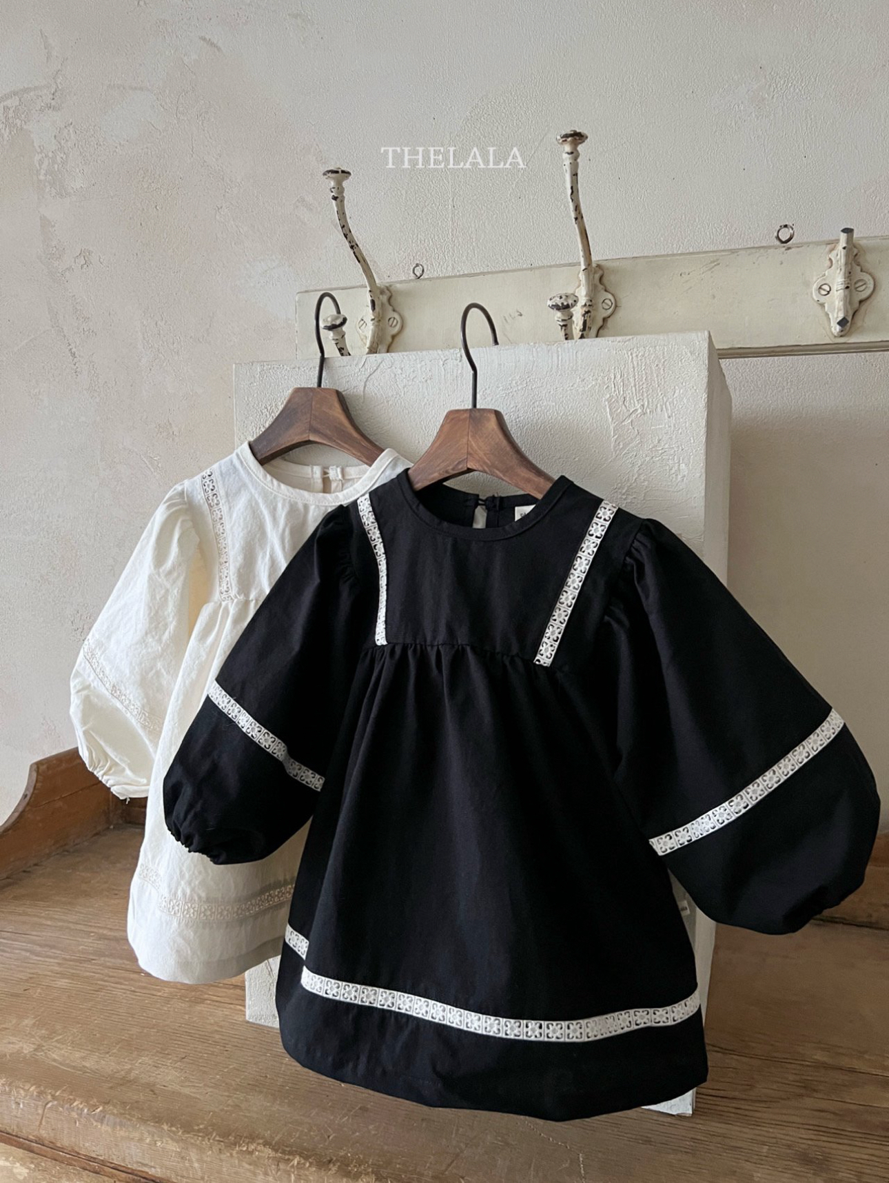 🌸預訂 韓國直送🌸🇰🇷THELALA兩色蕾絲花邊長袖連身裙