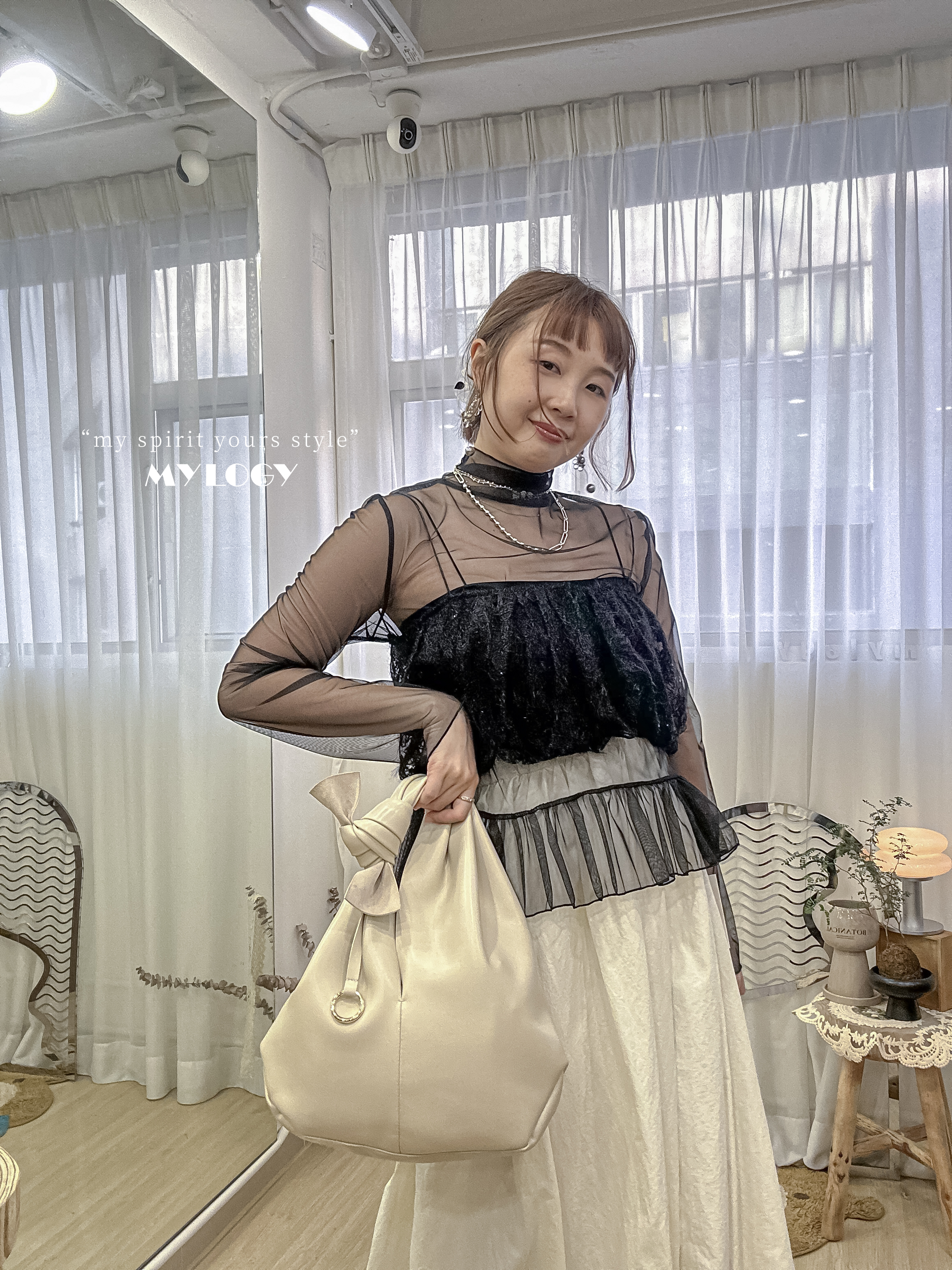 造型輕盈呼吸術～高領薄紗裙擺罩衫 NK0002