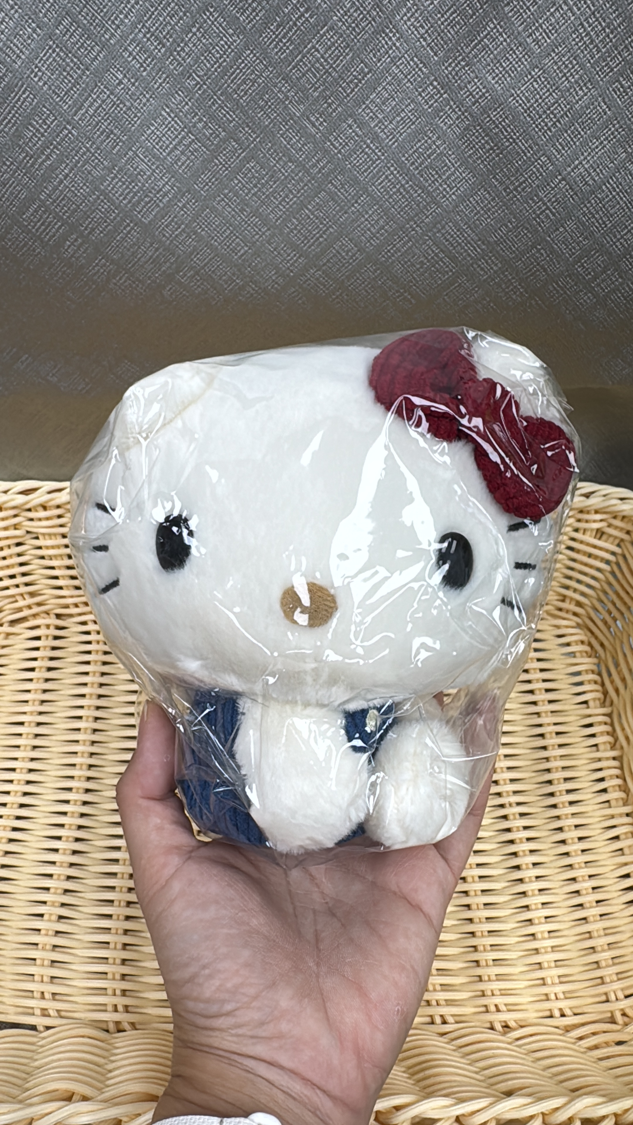 日版Hello Kitty 可坐公仔