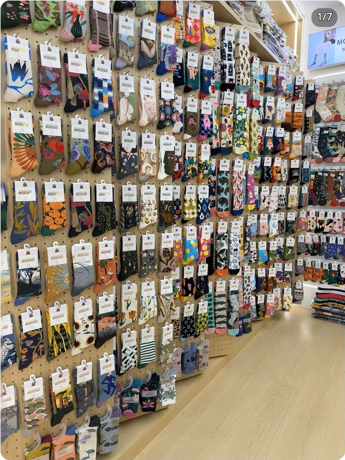 $88套4對。2套起$78套。這是一個以「將藝術穿在腳上」為核心理念的創意襪類品牌。