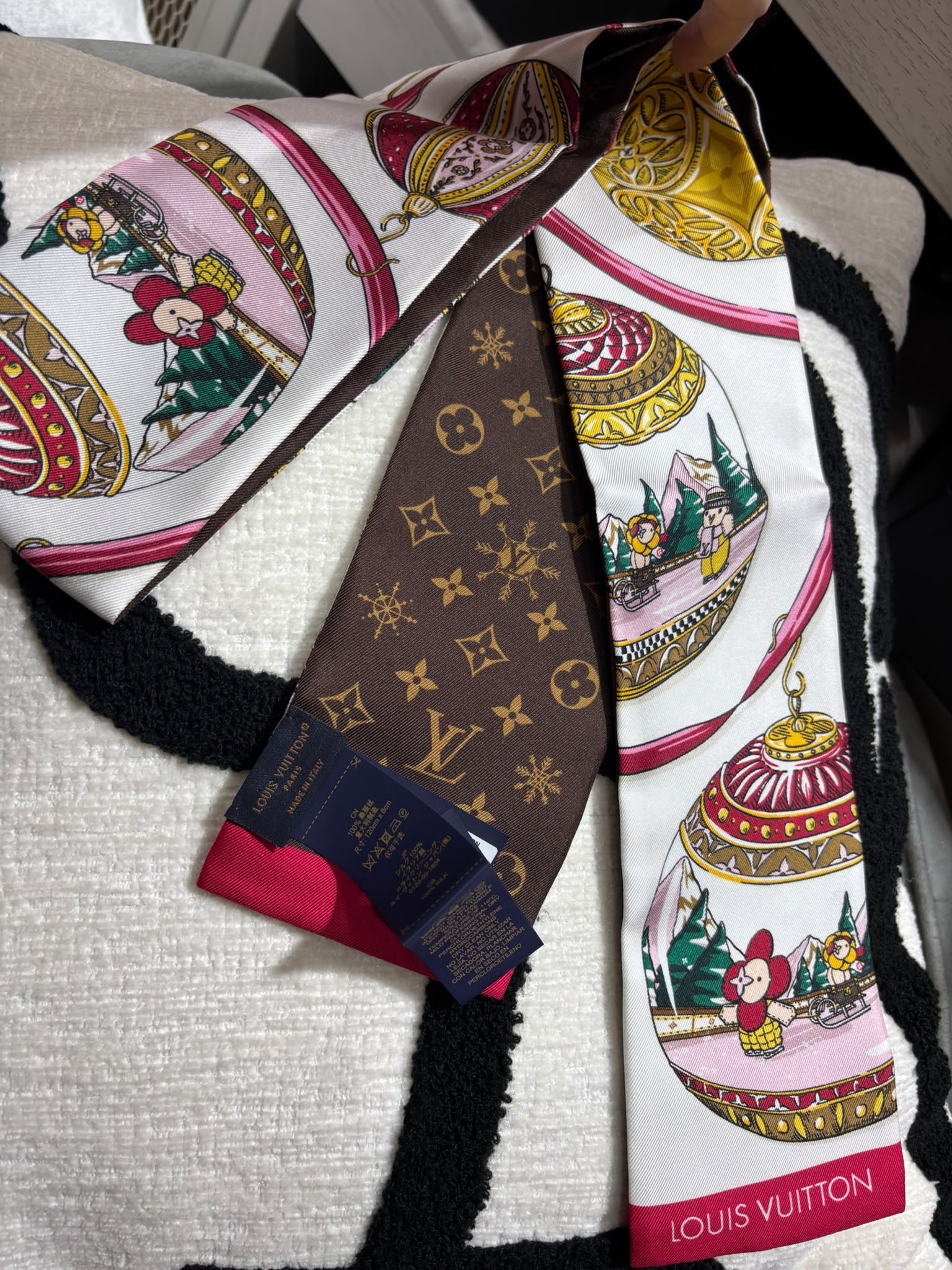 未使用品 LV Twilly 絲巾髮帶 Louis Vuitton Xmas Vivienne M79455 Twilly 100%Authentic, Unused未使用品 ✅Box