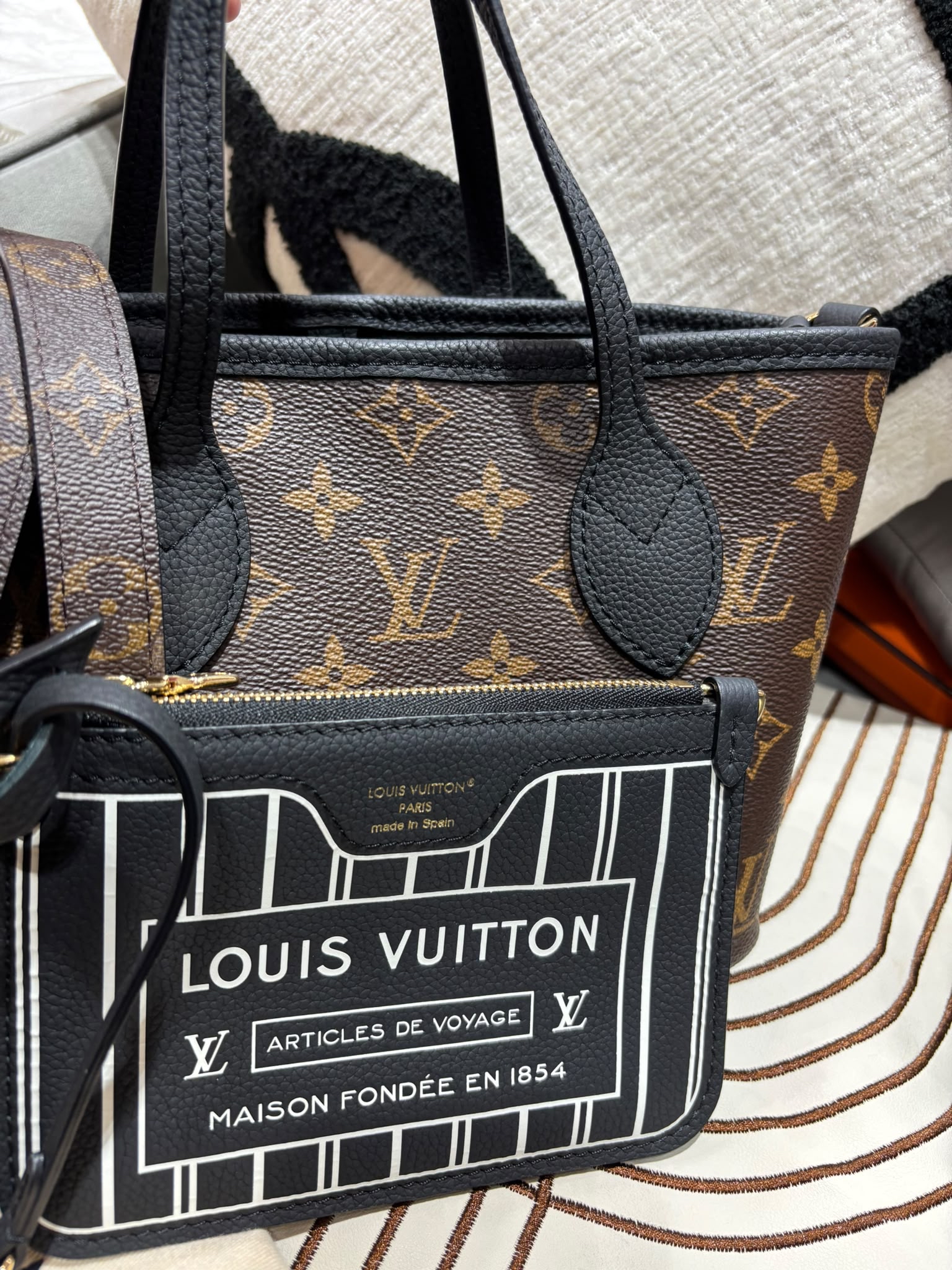 LV Neverfull Inside out bb leather100%Authentic, 99%New ✅pouch ✅Dust bag✅Box