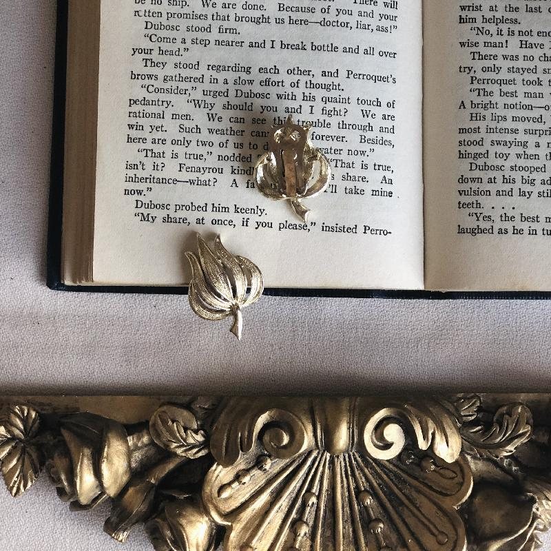 C.a. 1960s Vintage Curved Floral Clip Earrings from Canada(MT1100-13)