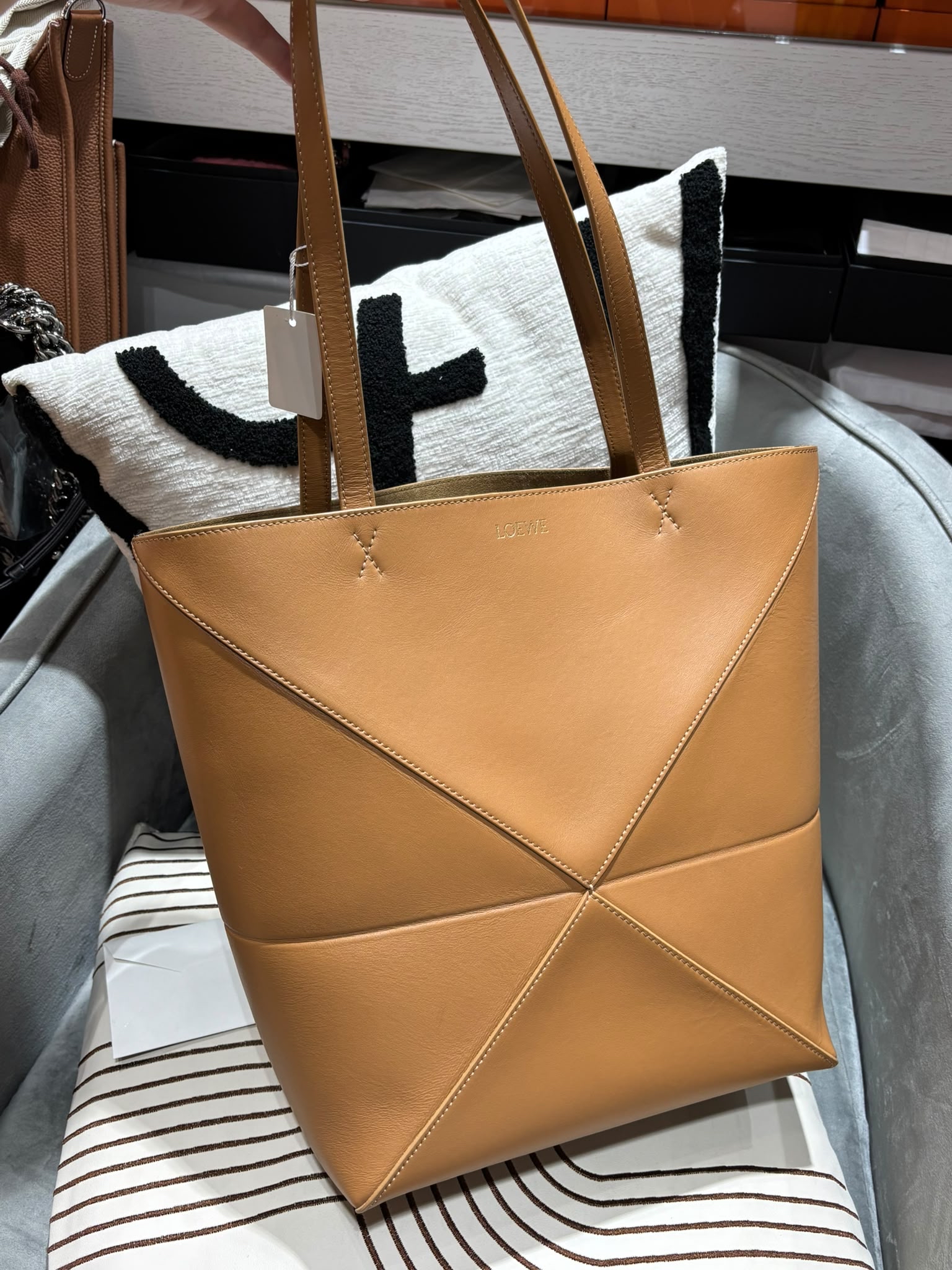 Loewe puzzle fold Tote calfskin 100%Authentic, 98%New ✅收據✅Dust bag