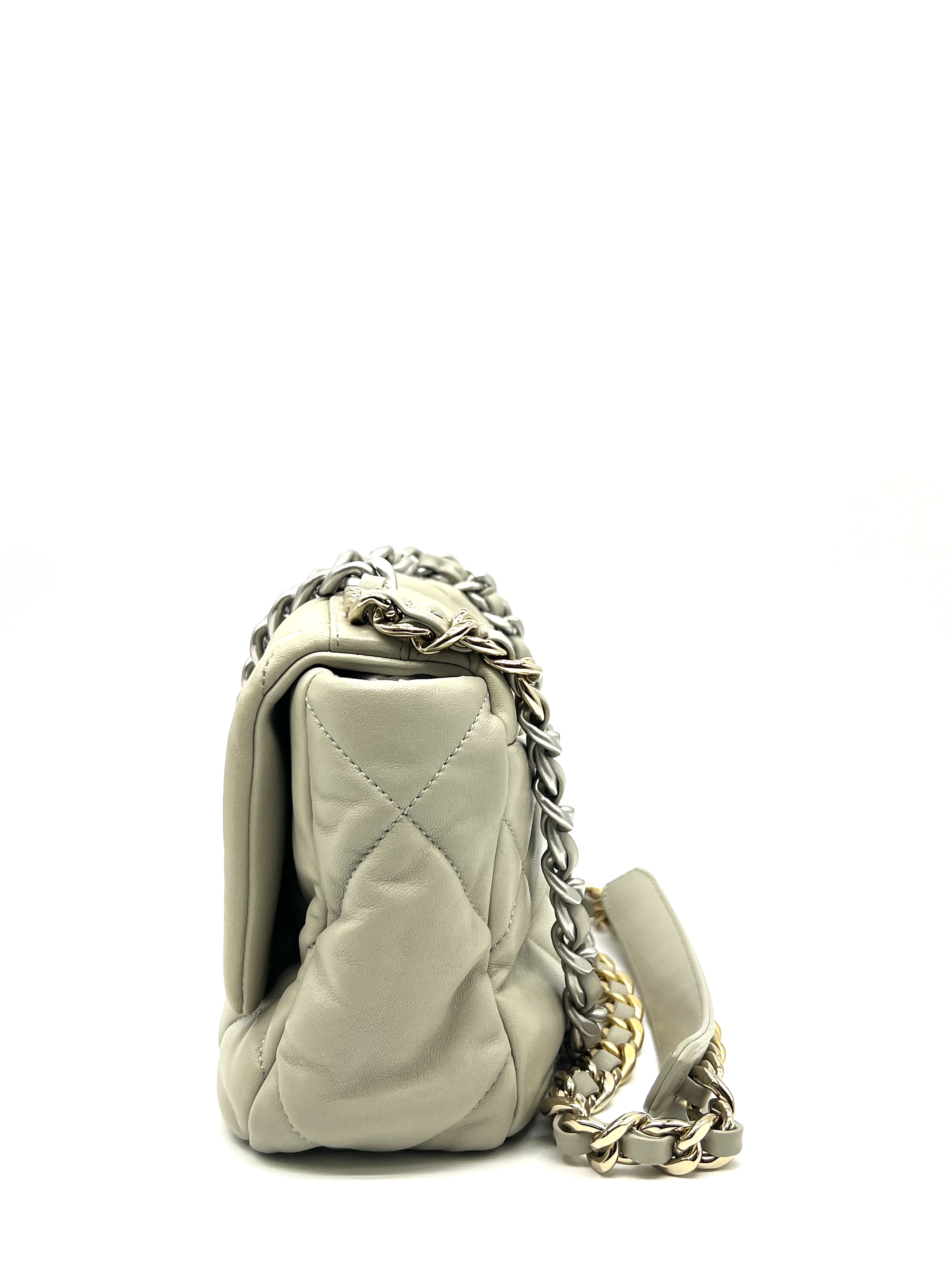 Pre-Owned CHANEL Flap Bag / Product Code: 26051111