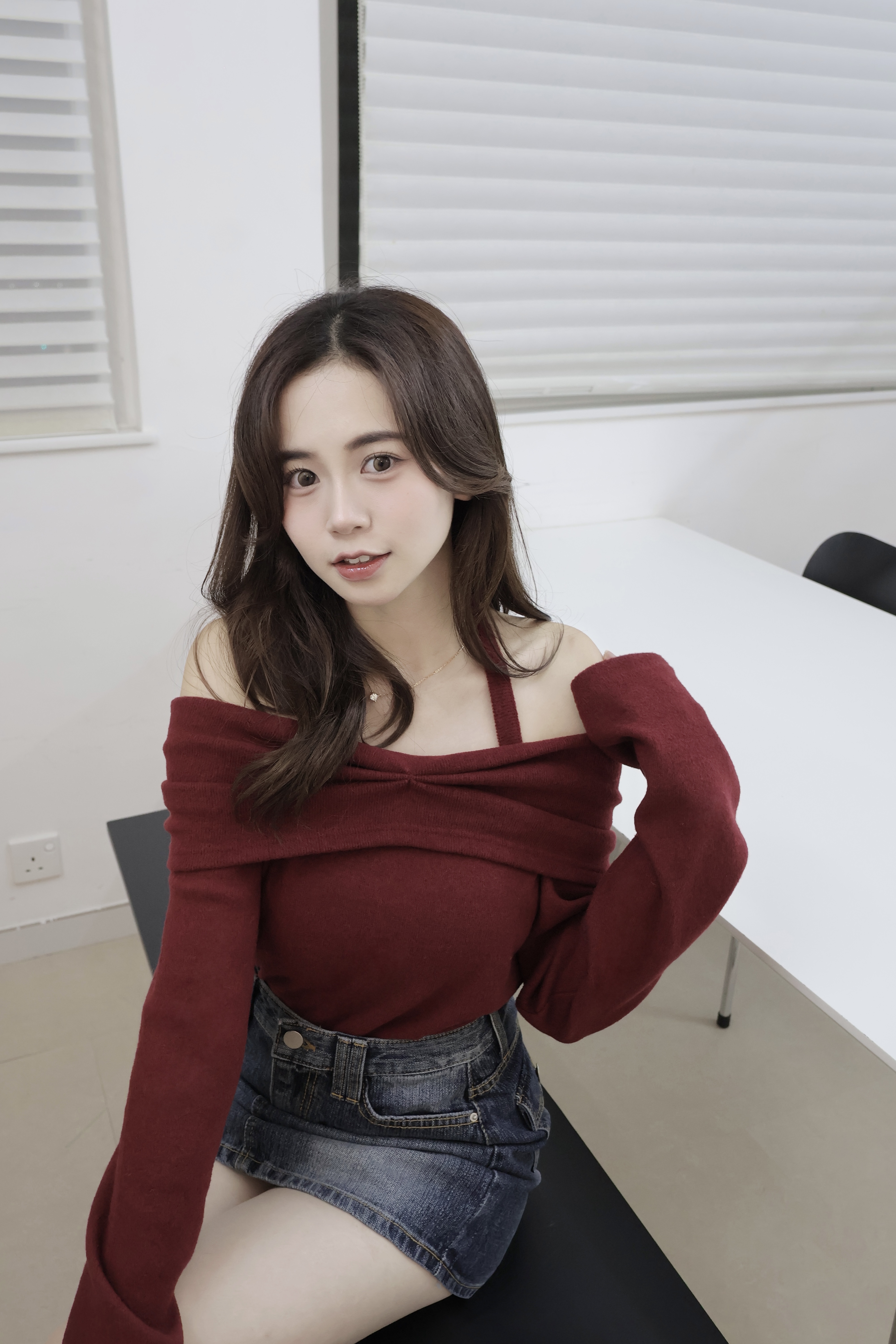 【 熱賣超過200件🧧❣️棉花糖觸感！皺褶倒V露肩上衣❤️‍🩹】Mochi Crinkled Off Shoulder Top(四色入)
