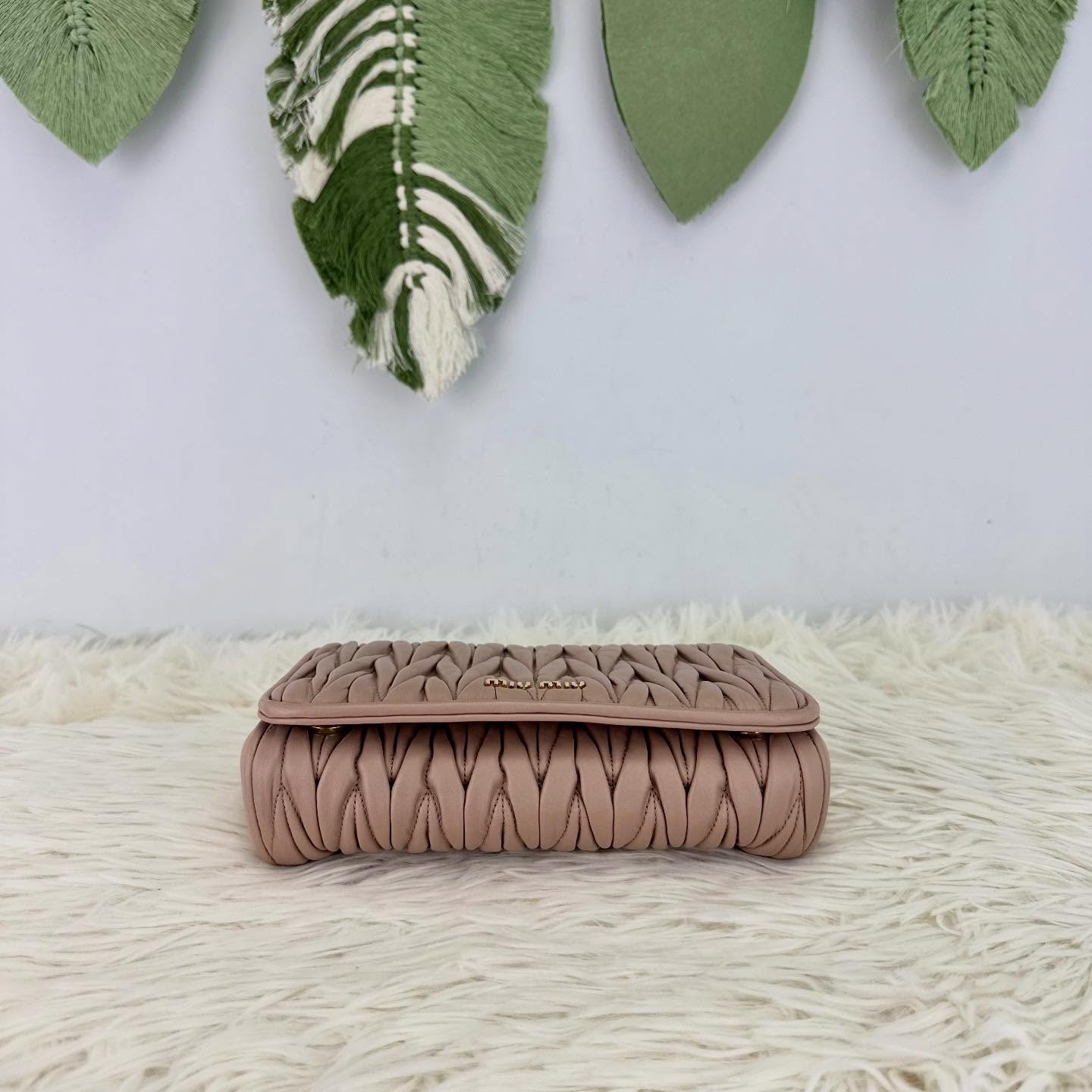 MIU MIU🤍PRE OWNED Matelassé Flap 裸粉色皺摺斜肩包🩷