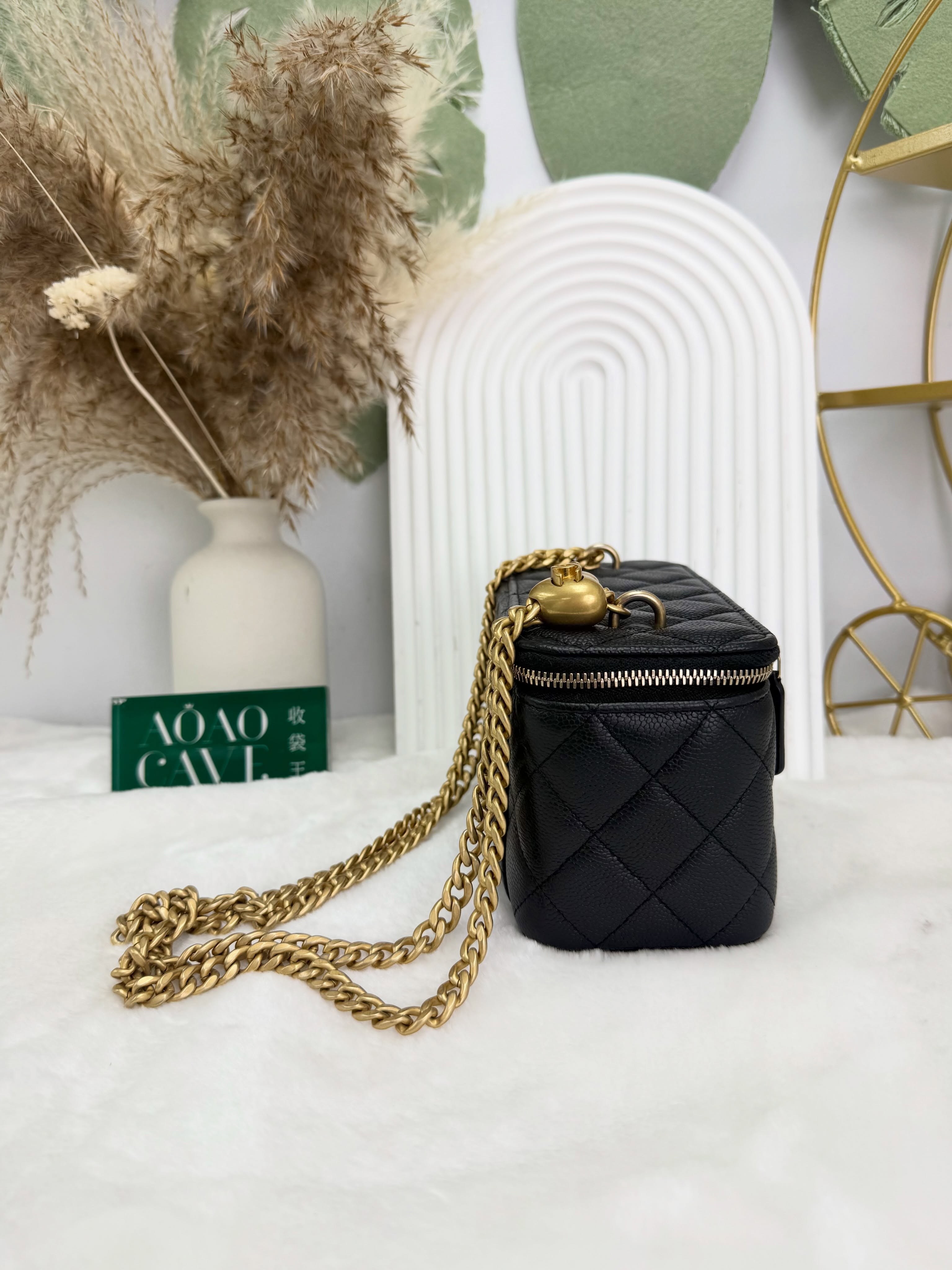 Chanel👜 PRE OWNED 🛍️ 23P愛心金球 黑色荔枝皮長盒子🖤全套✨