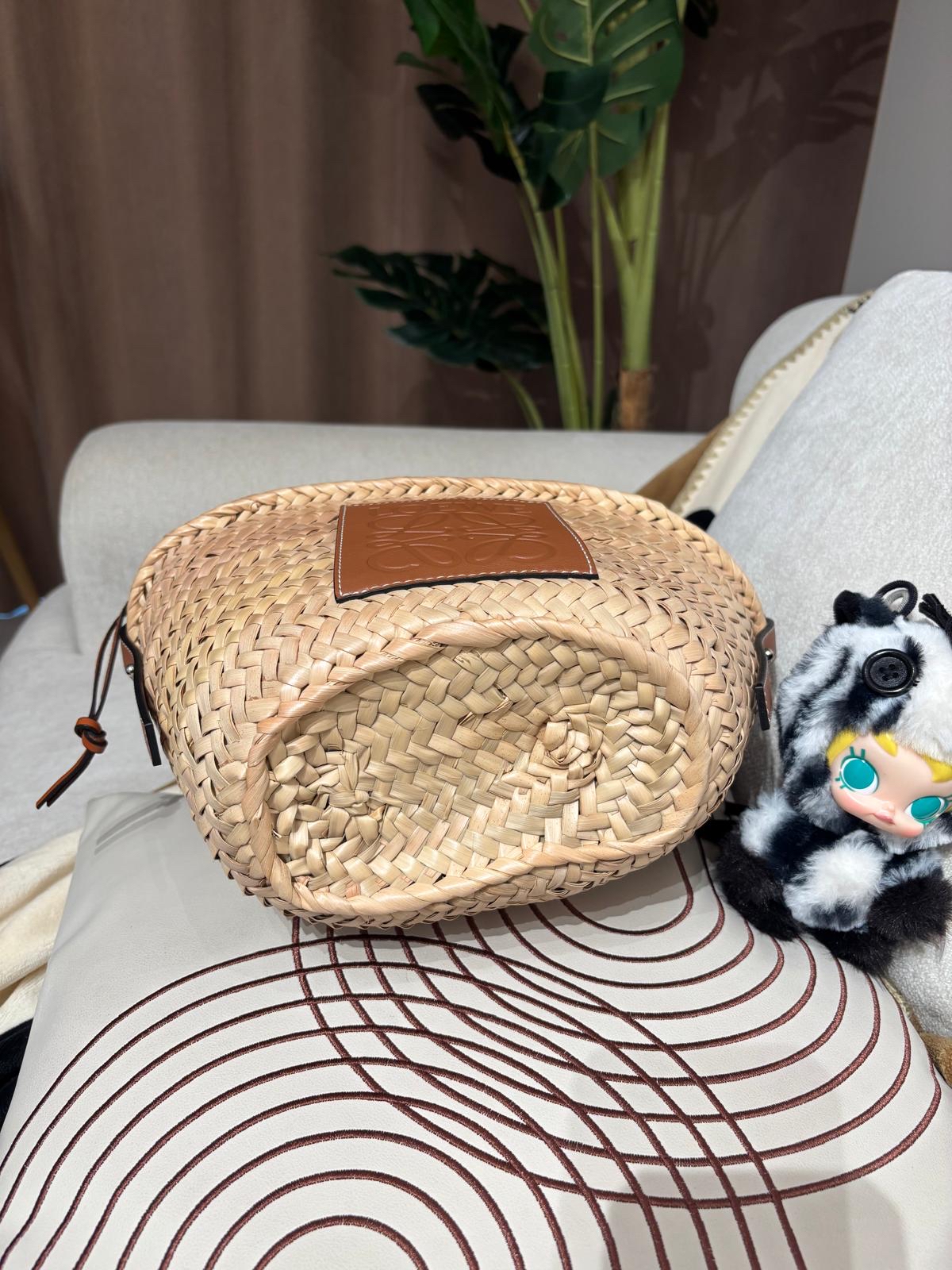 Loewe RAFFIA shoulder bag 斜孭袋 100%Authentic ,98%new ✅dust bag  