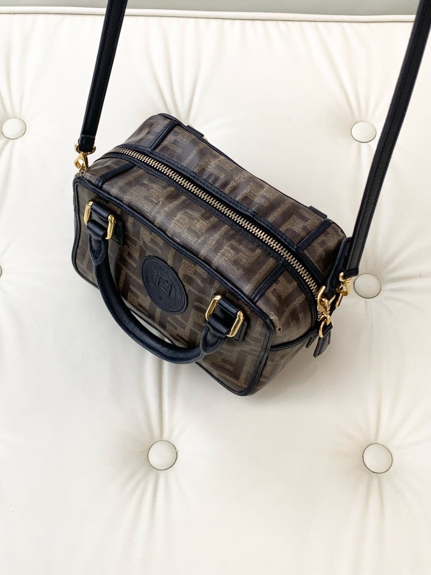 【預訂貨品】FENDI Zucca經典老花相機包