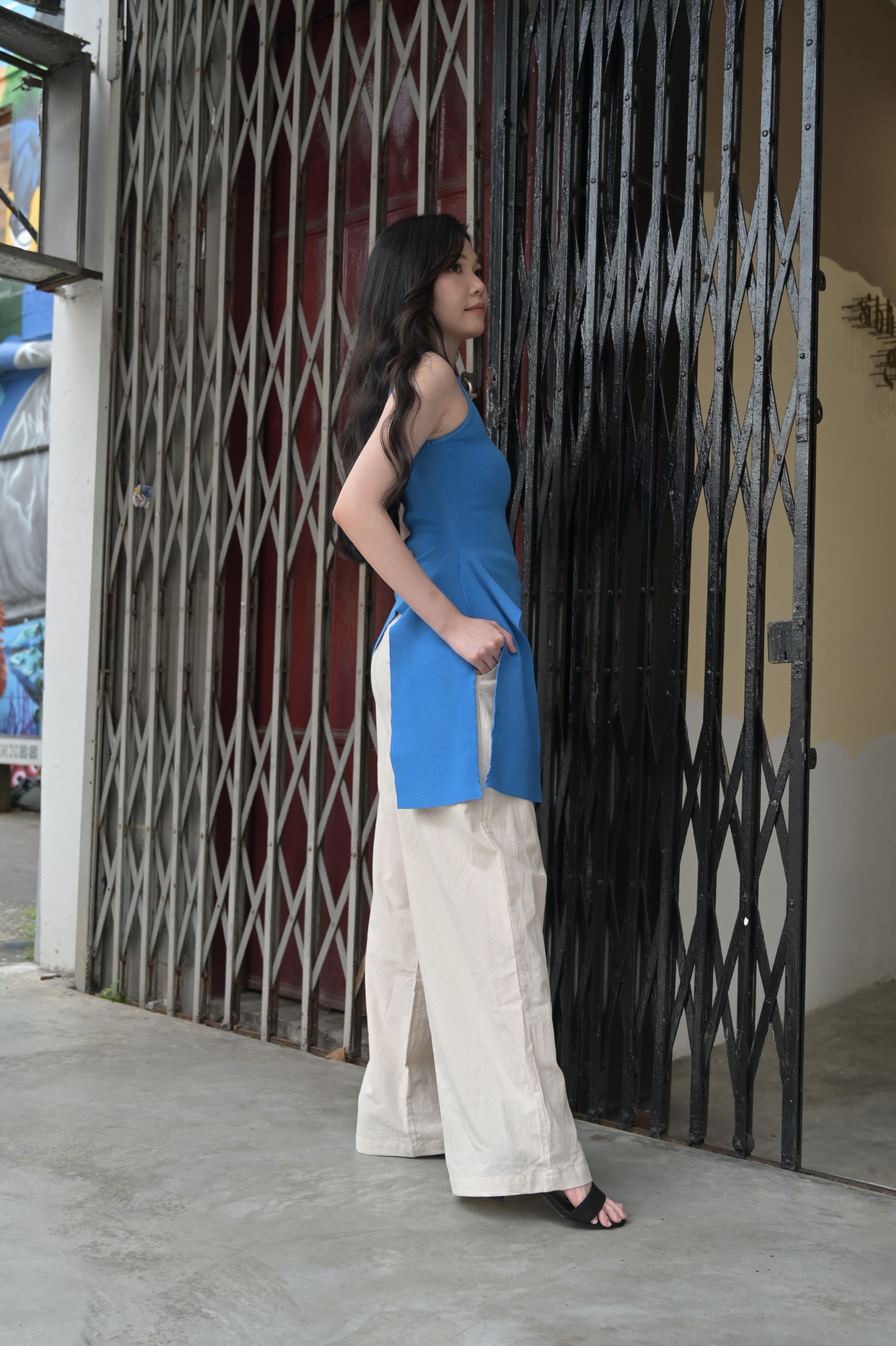 Asymmetric Hem Stretch Knit Tank Top ‖ 不对称下摆弹力针织背心上衣 KR013752