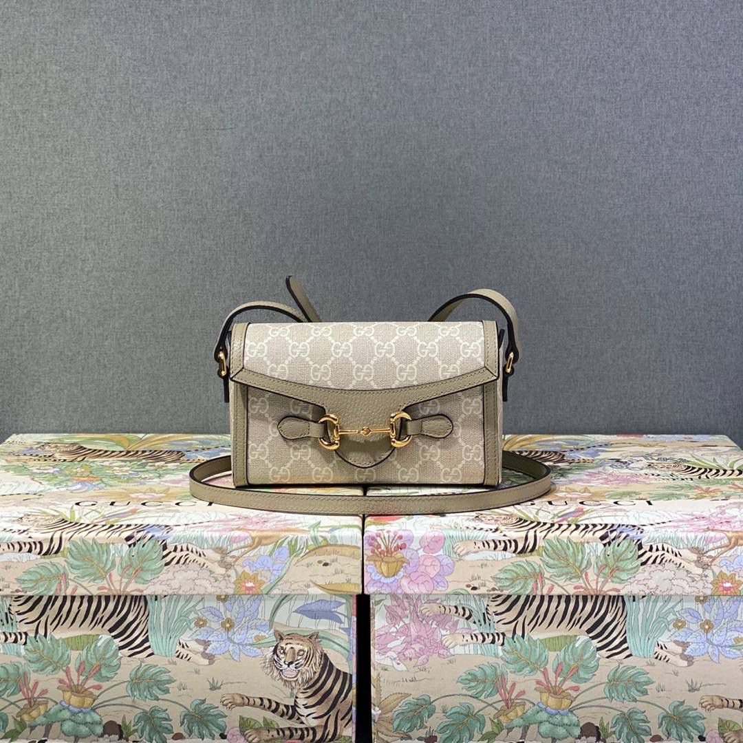 ▪大货实拍 𝐆𝐮𝐜𝐜𝐢 𝐁𝐞𝐢𝐠𝐞 𝐖𝐡𝐢𝐭𝐞燕麦色 型号：699296 尺寸：18*12*5cm