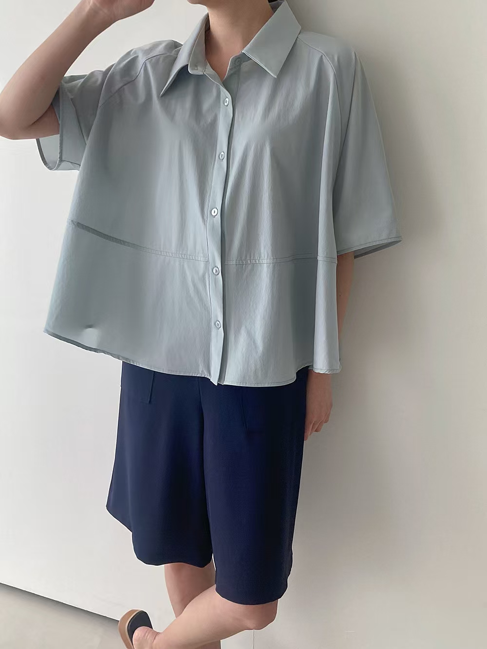 Lightweight Minimalist Shirt ‖ 轻盈极简风格宽松短袖衬衫 KR0174371