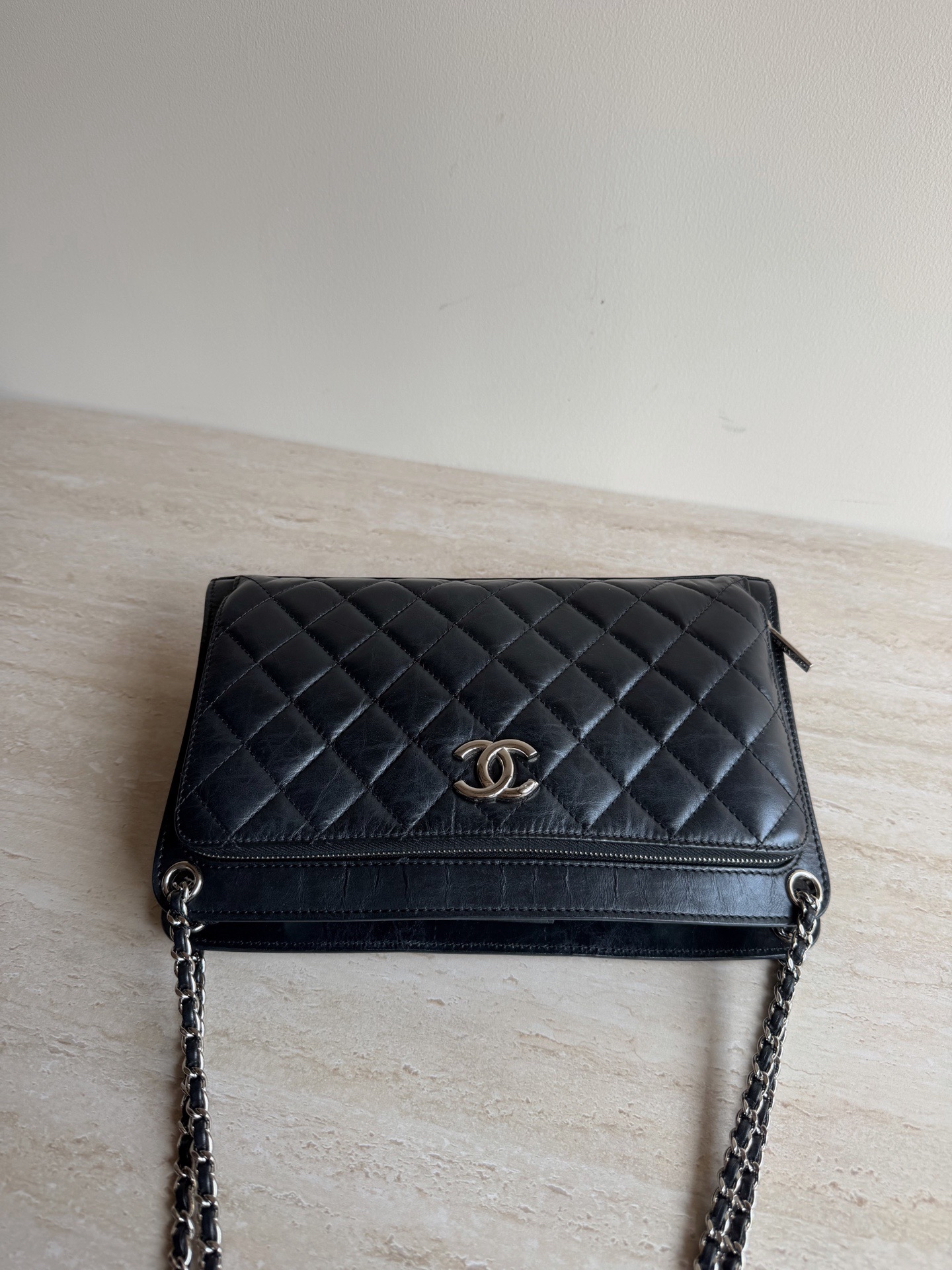 【預訂貨品】Chanel黑銀油蠟皮信封包