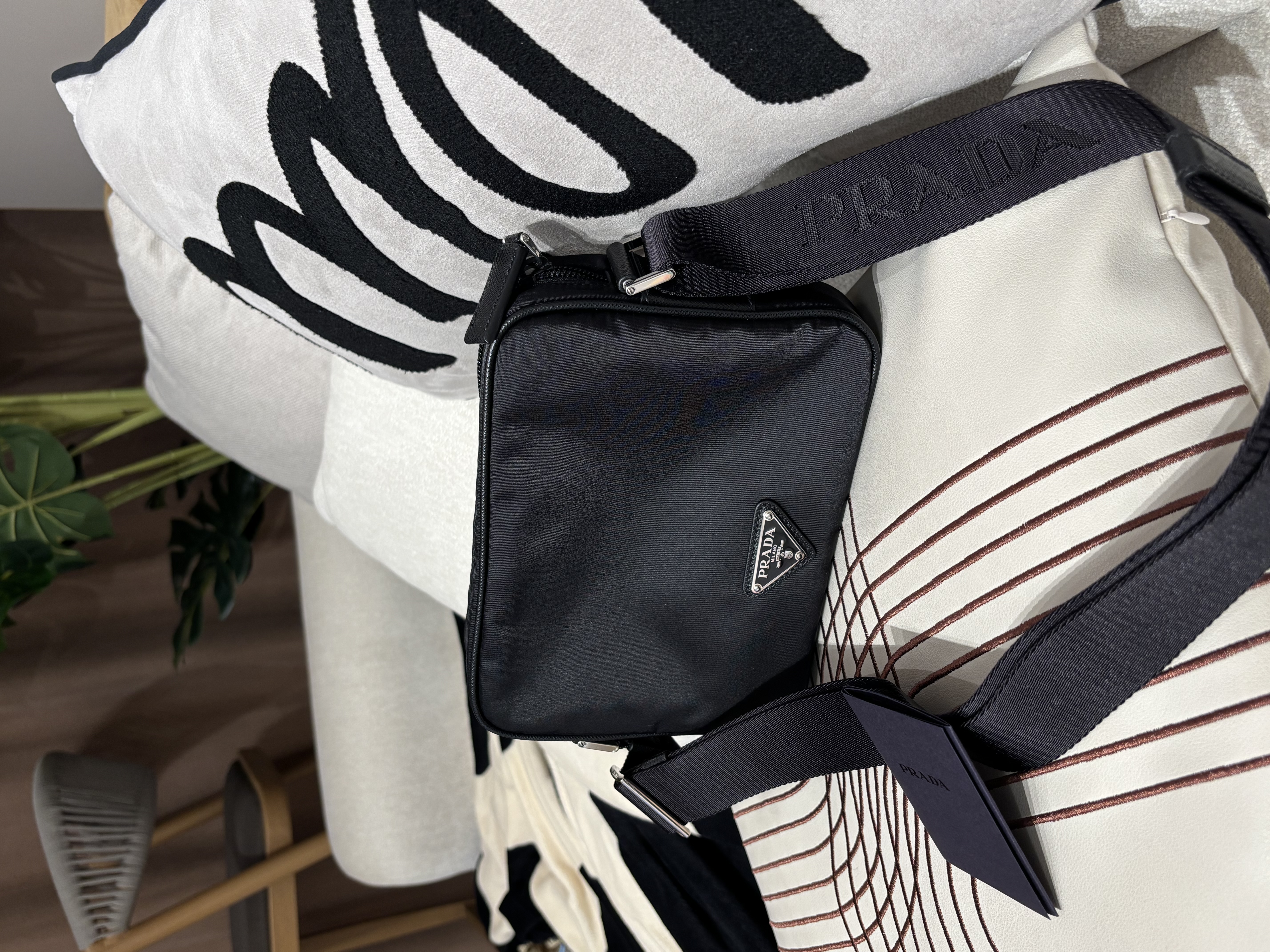 全新Prada re-nylon crossbody bag 100%Authentic ,Brand New ✅nfc,booklet✅塵袋