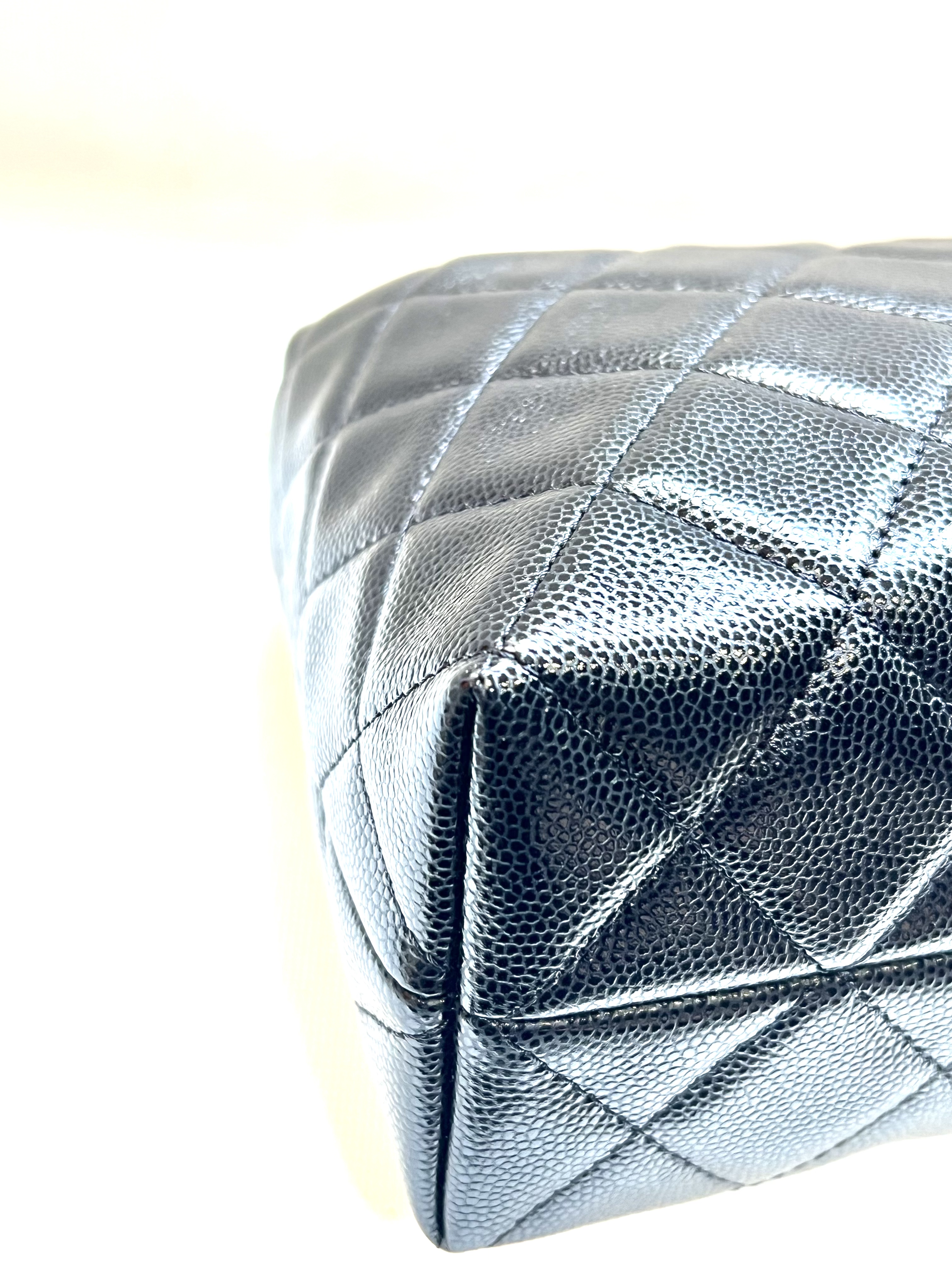 Pre-Owned CHANEL Hobo Handbag / Product Code: 26041647