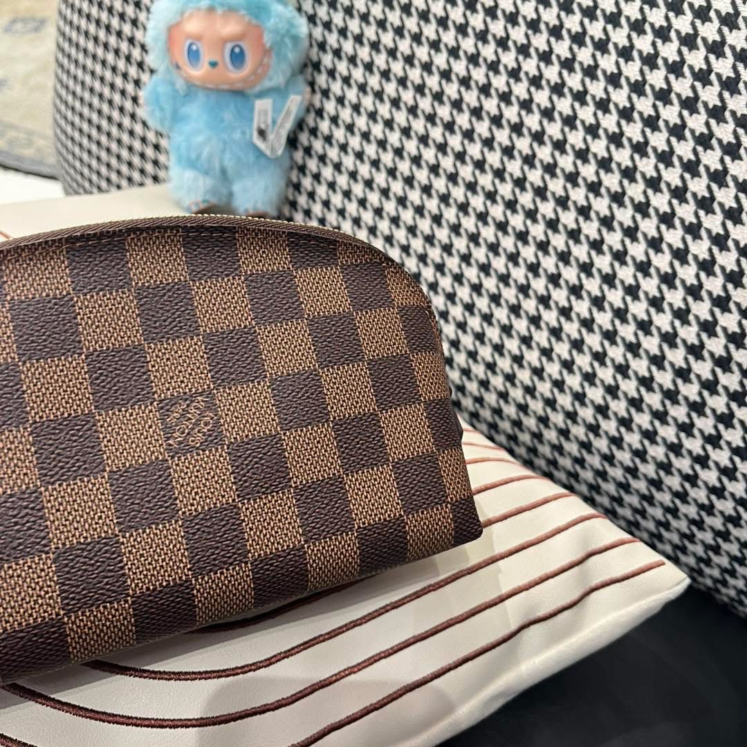 全新 Lv 化妝袋PM  100%Authentic, 全新未使用✅塵袋