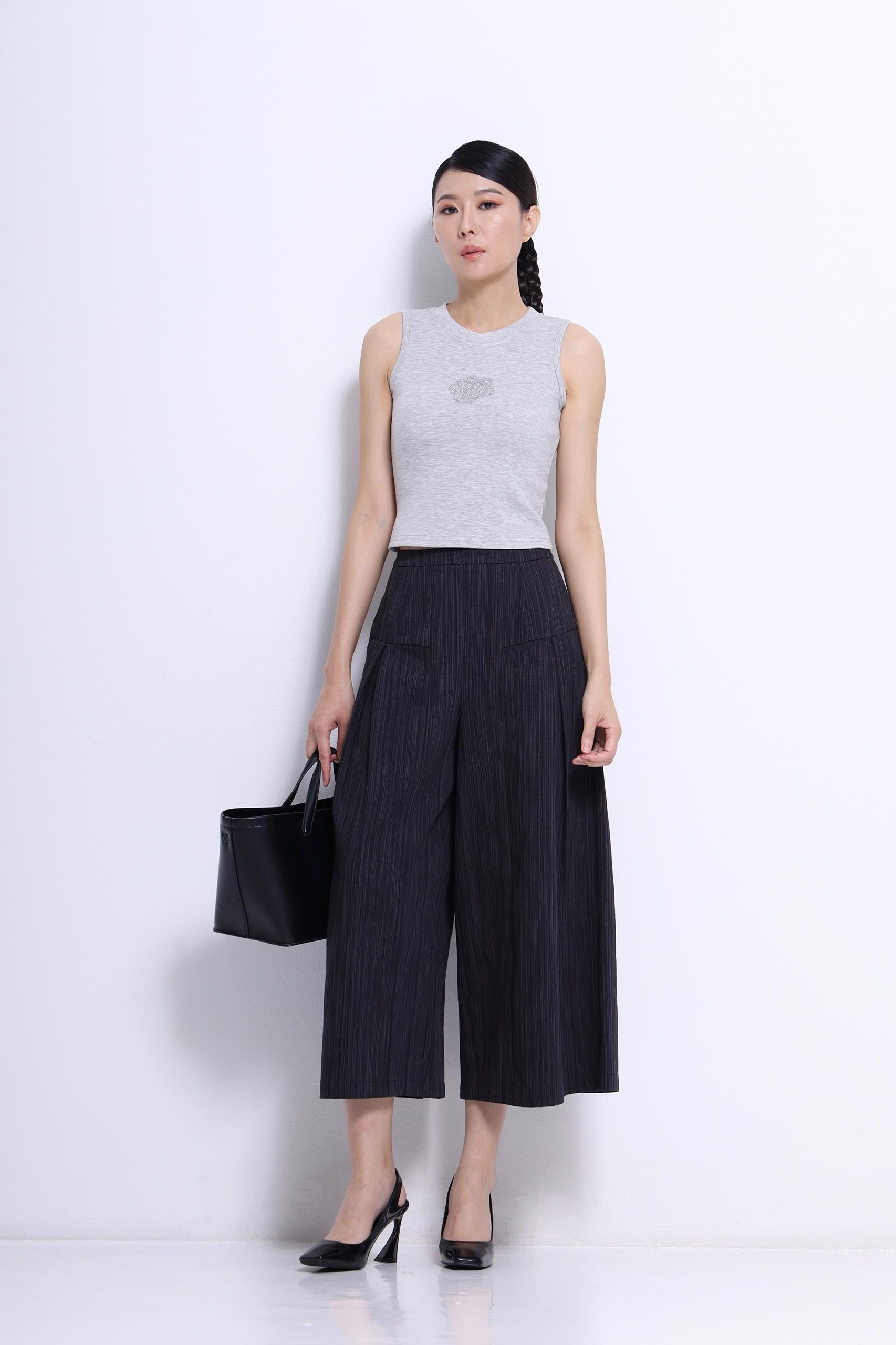 CB2699 Rosette Muse Crop Top