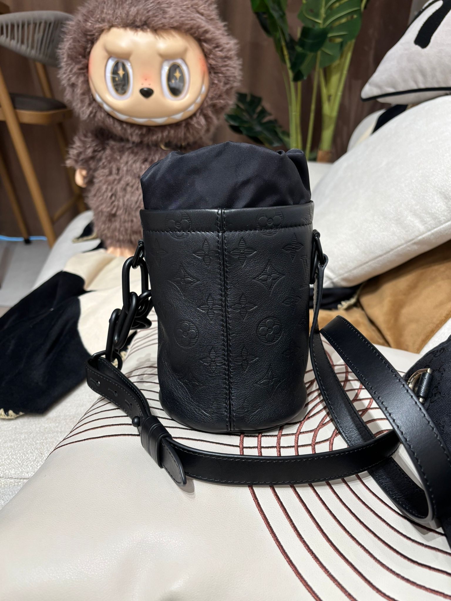 LV Chalk Nano Empreinte Monogram Black Calfskin Bucket Bag m44628 100%Authentic ,98%new✅dust bag  