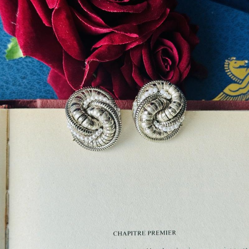 Vintage 1980s New Old Stock Silver Clustered Chain and Faux Pearl Statement Clip Earrings (NZ015-11)