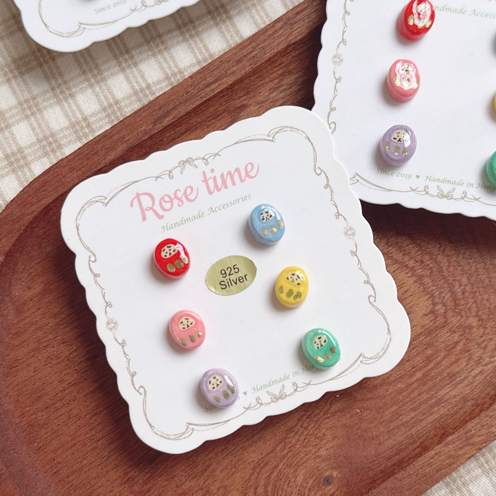 ᴿᵒˢᵉ ᵗⁱᵐᵉ ʰᵃⁿᵈᵐᵃᵈᵉ7️⃣週年 #3月22-24日半價飾物 🈹  手繪粒粒達摩耳釘套裝