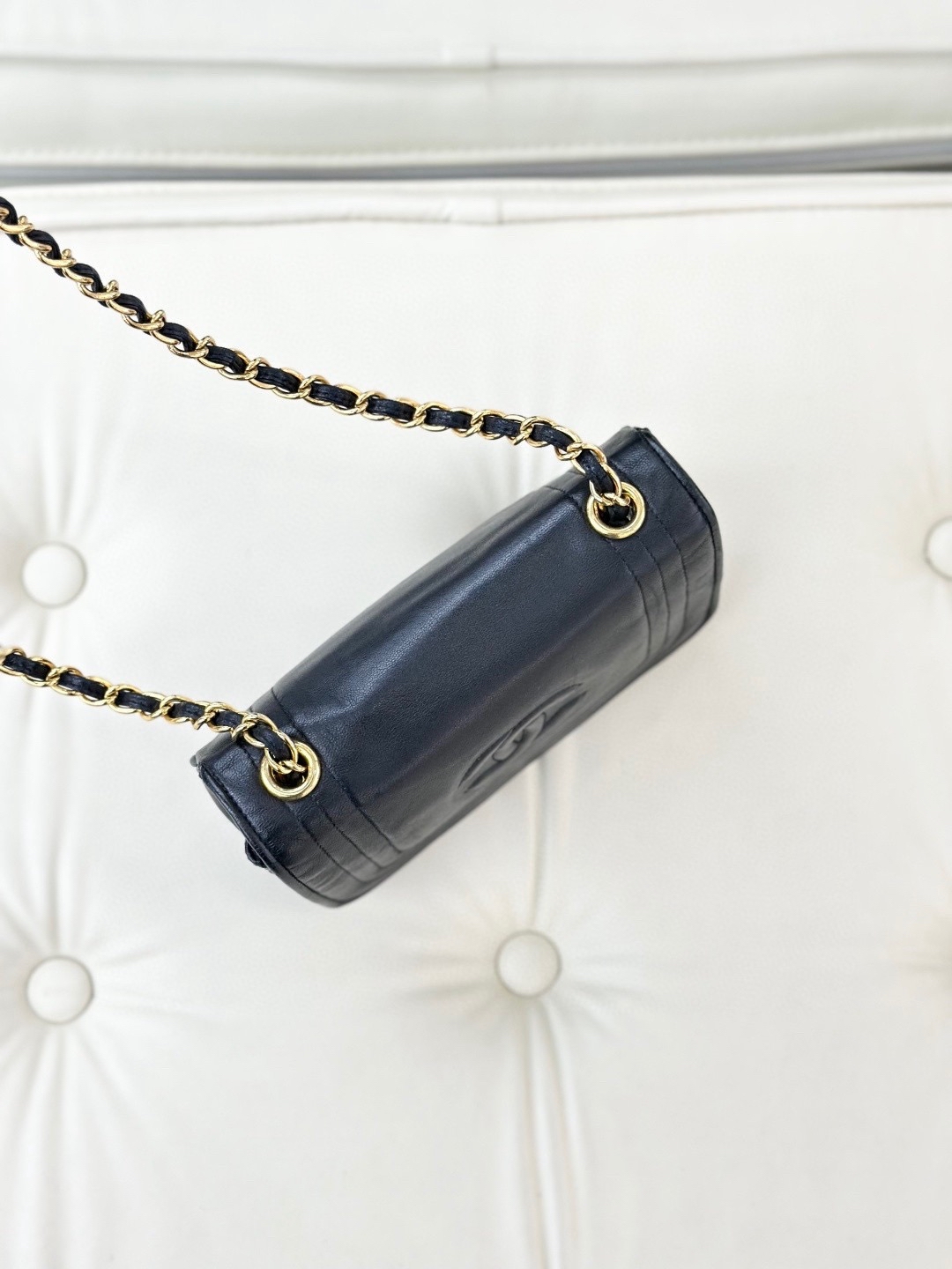 【預訂貨品】Chanel Vintage黑色羊皮金扣woc