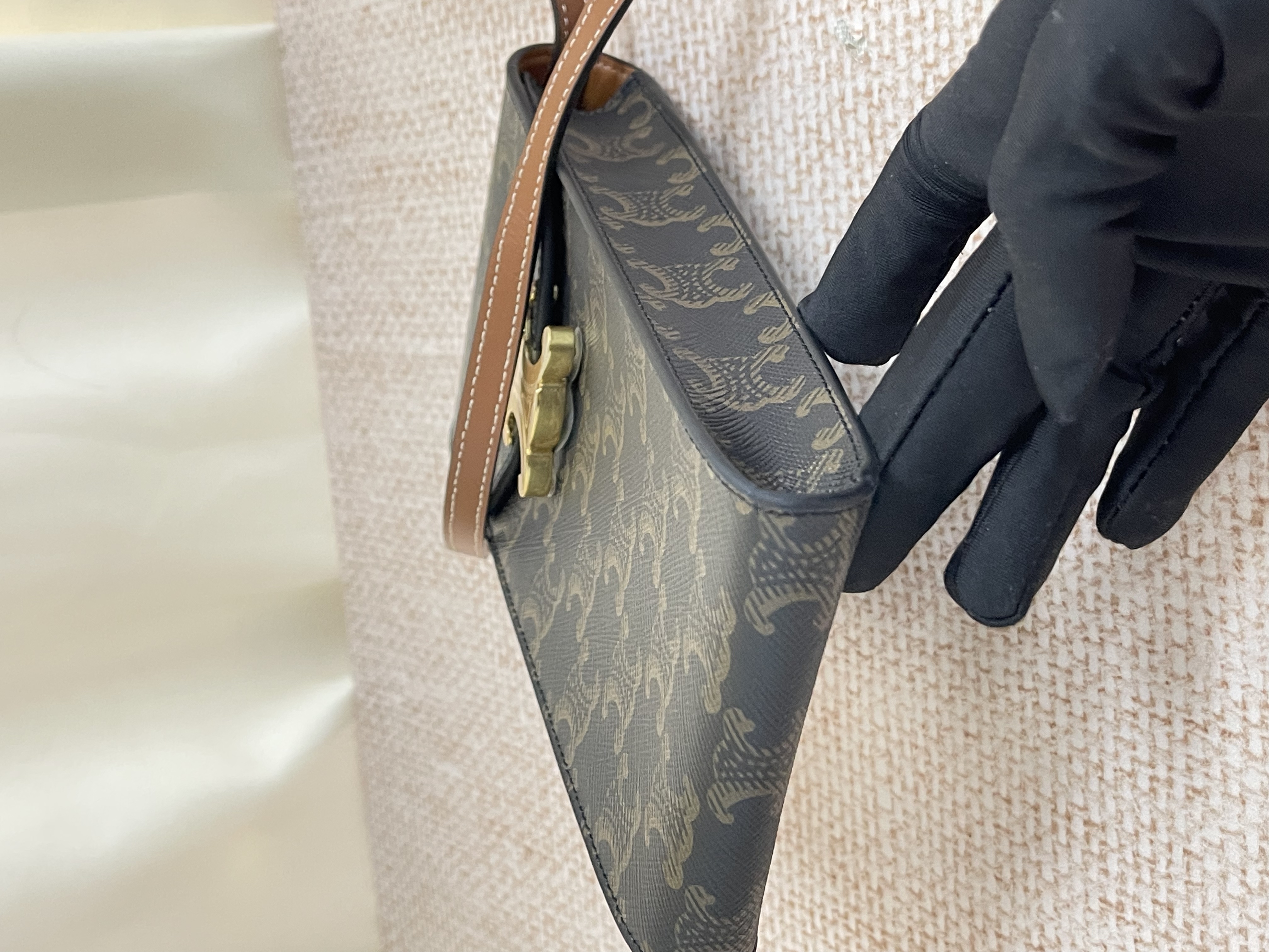 Pre-owned Celine Triomphe Phone Pouch / Product Code: 26040108