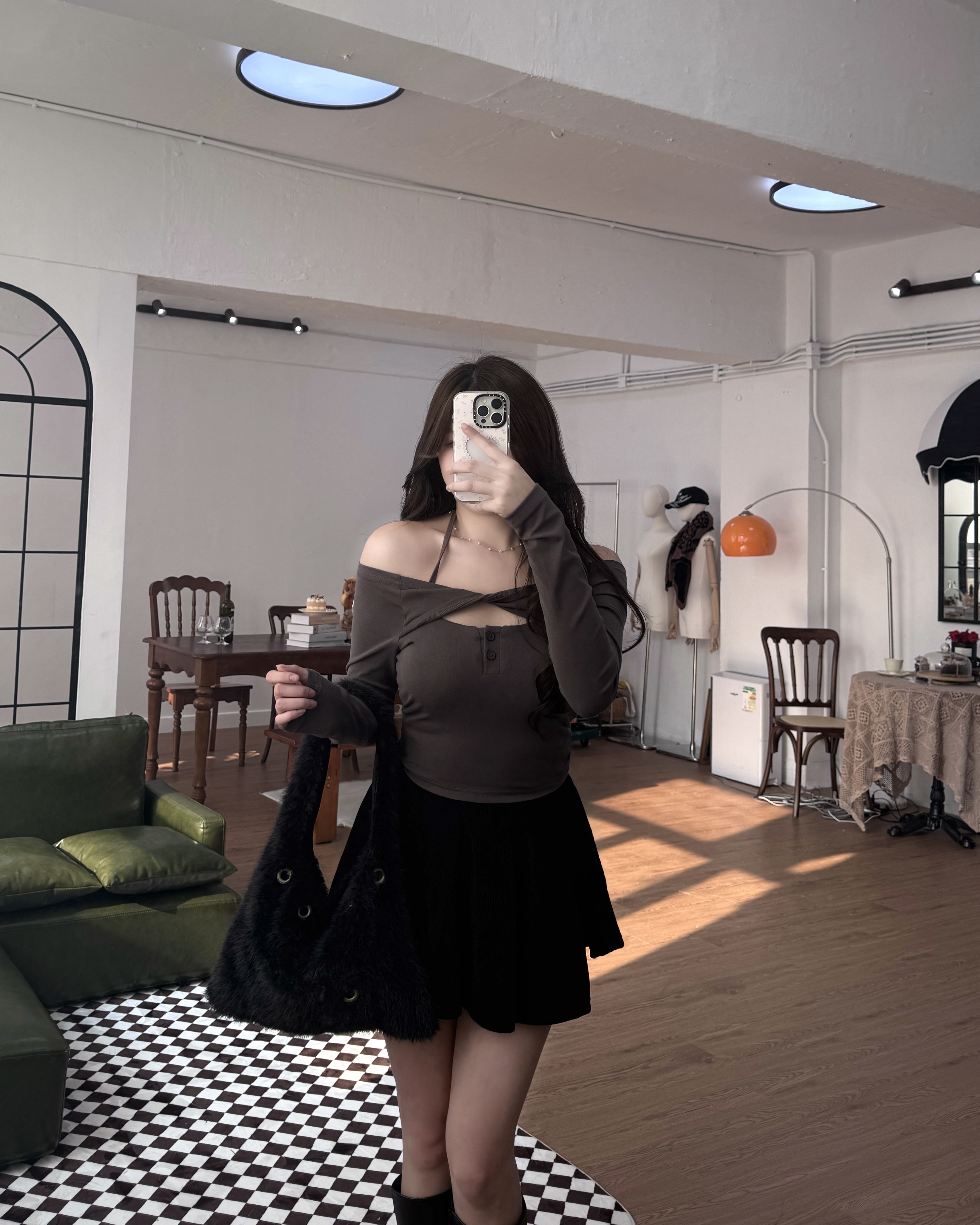 【 ⋆⚡️🖤回頭率100✨小心機 & 方便性兼備！鏤空扭結掛頸連PAD上衣˶˙ᵕ˙ )ﾉﾞ】 Psycho Twist Crop Top(三色入)