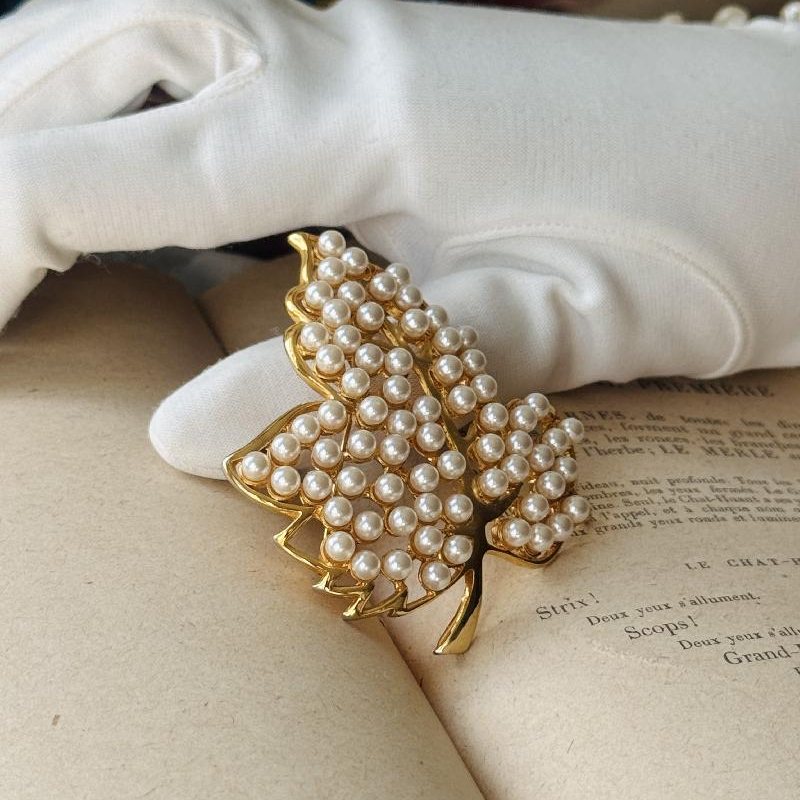 1980s Elegant Faux Pearl Leaf Shape brooch(MT2543)