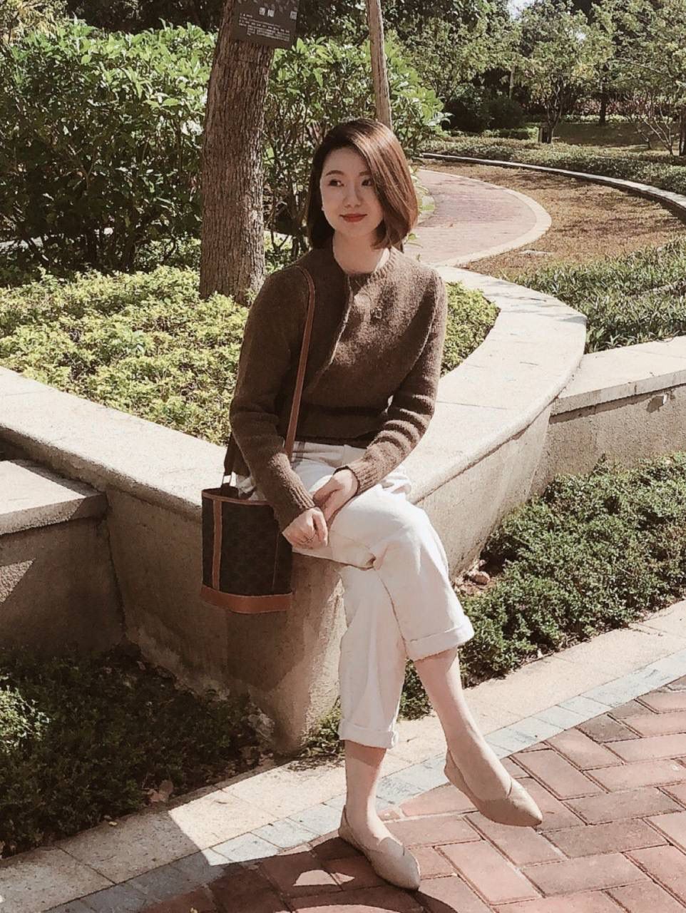 🔥大货实拍图 𝗖𝗘𝗟𝗜𝗡𝗘♥𝗧𝗥𝗜𝗢𝗠𝗣𝗛𝗘 𝗖𝗔𝗡𝗩𝗔𝗦小号水桶 型号：191442 尺寸：30*22*13cm。