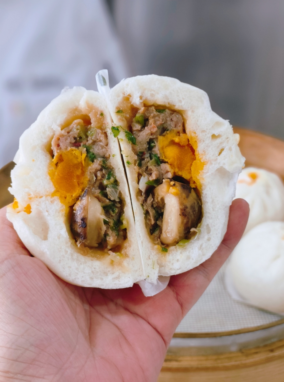 香菇咸蛋黄肉包
