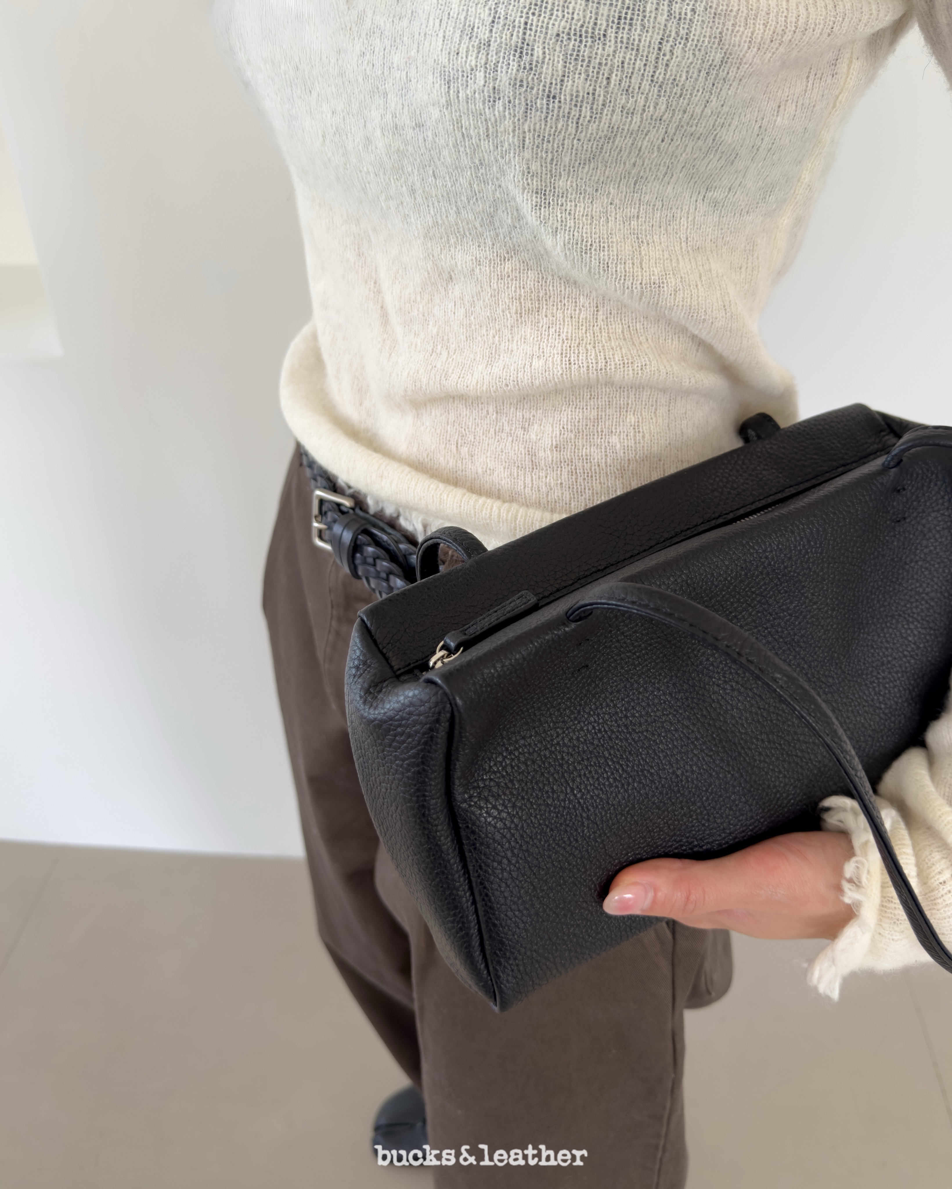 【26FW 】預訂_Slim Shoulder Bag By Bucks & leather