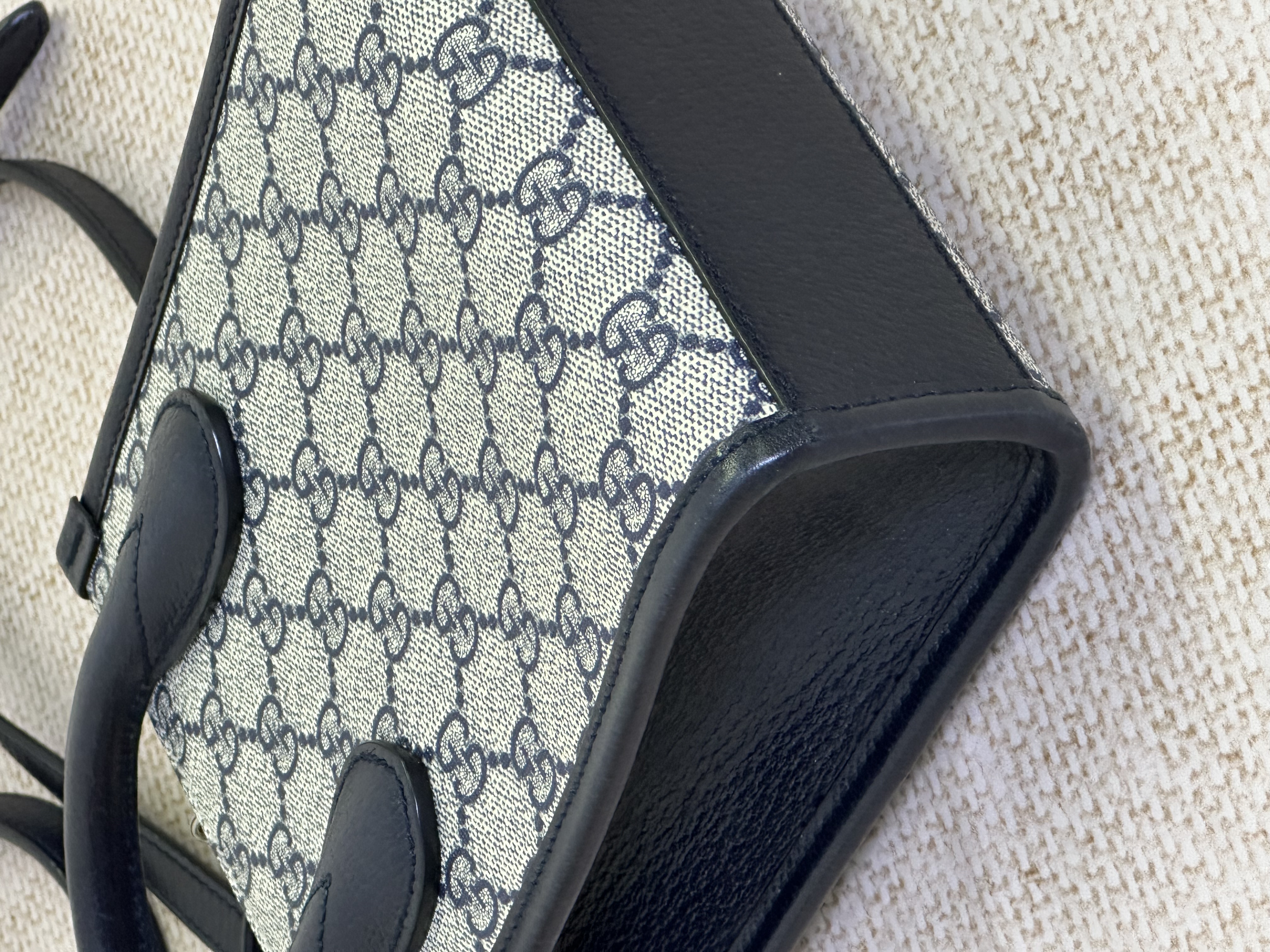 Pre owned Gucci Interlocking G Mini Tote / Product Code: 26031022