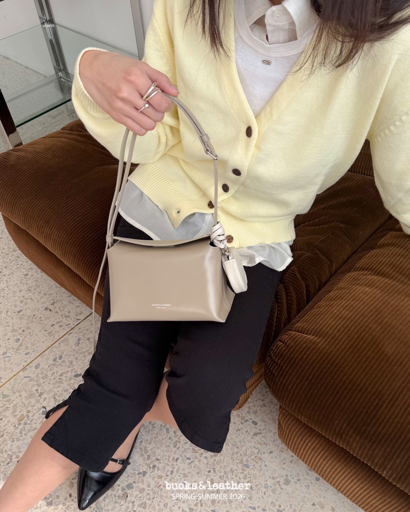 【26SS新皮】預訂_牛皮亮面 Bread bag 磁吸枕頭包 (Mini) By Bucks & leather